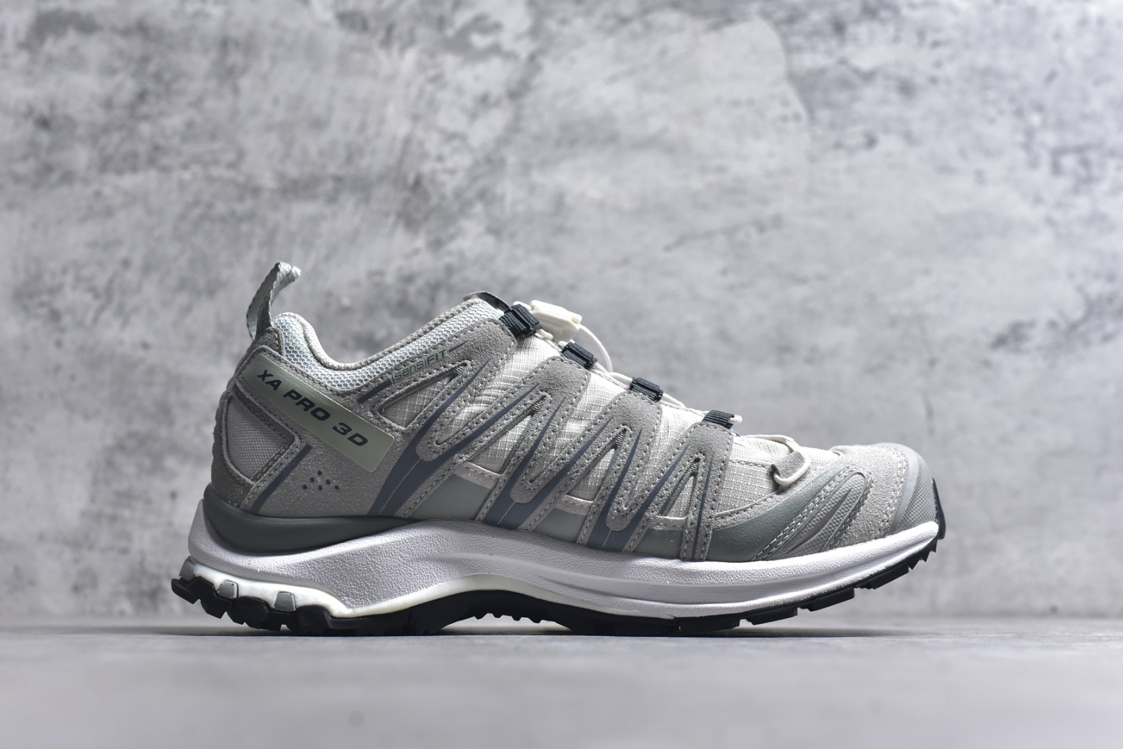 图片[3]-#Salomon XA PRO 3D 萨洛蒙户外越野跑鞋 鞋面采用SENSIFIT贴合技术 全方位贴合包裹脚型 鞋跟部鞋底牵引设计 提供强大的抓地性能 更适应野外崎岖不平的道路 其3D ADVANCED CHASSIS底盘 材料轻量大化 钉齿设计更具稳定性、防护性 鞋底易磨损区运用CONTAGRIP高耐磨材料 应对城市硬质路面长距离跑考验 尺码：36-45-选品中心