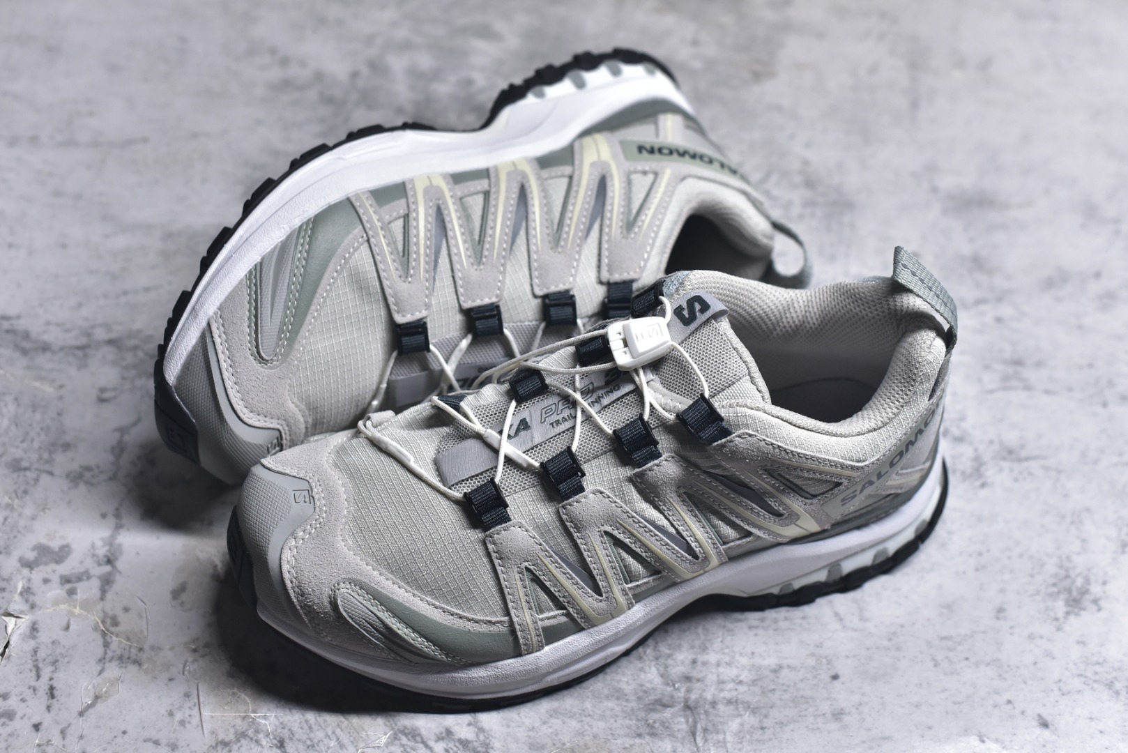 图片[7]-#Salomon XA PRO 3D 萨洛蒙户外越野跑鞋 鞋面采用SENSIFIT贴合技术 全方位贴合包裹脚型 鞋跟部鞋底牵引设计 提供强大的抓地性能 更适应野外崎岖不平的道路 其3D ADVANCED CHASSIS底盘 材料轻量大化 钉齿设计更具稳定性、防护性 鞋底易磨损区运用CONTAGRIP高耐磨材料 应对城市硬质路面长距离跑考验 尺码：36-45-选品中心