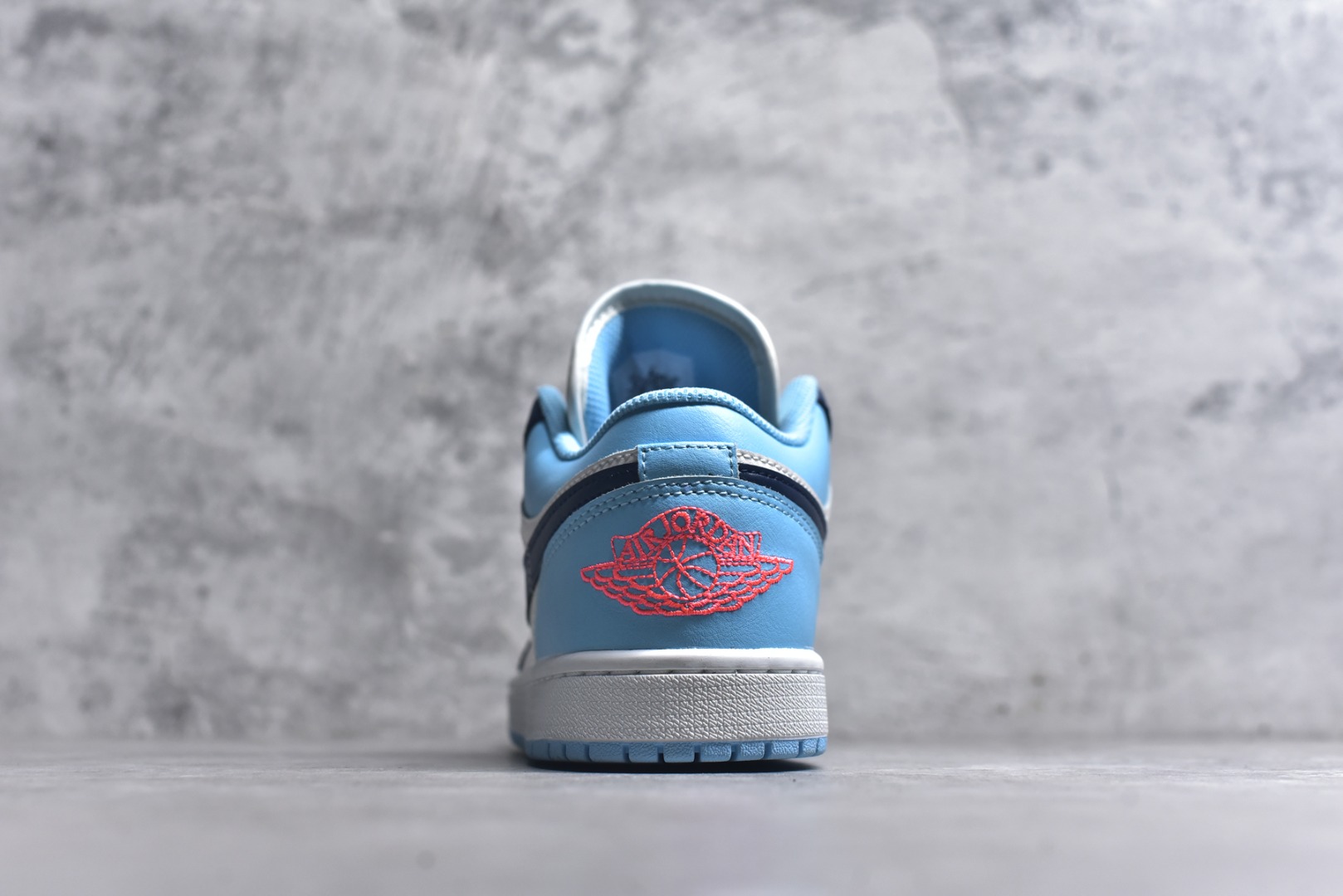 图片[5]-#Air Jordan AJ1 Low 低帮 553558-149 终端优势供应 市面中低帮最具代表性版本没有之一 口碑大厂出品 品控大底版型不断改良更新 全套原纸板楦头开发 确保原汁原味 完美呈现版型 完美零毛边处理 原厂内置全掌气垫 价格定位良心 平台专用代工流水线出品 一眼公司既视感 拿到手的一瞬间就与众不同 碾压市面所有版本 全部原鞋开发 每一个配色都会采购原鞋确认细节 打破市面看图做货无好货之说 尺码：35.5 36 36.5 37.5 38 38.5 39 40 40.5 41 42 42.5 43 44 44.5 45 46-选品中心