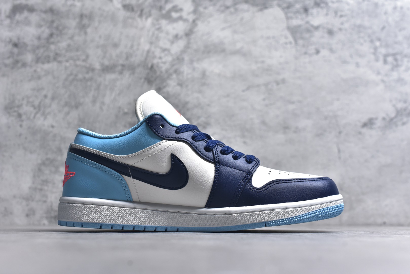 图片[3]-#Air Jordan AJ1 Low 低帮 553558-149 终端优势供应 市面中低帮最具代表性版本没有之一 口碑大厂出品 品控大底版型不断改良更新 全套原纸板楦头开发 确保原汁原味 完美呈现版型 完美零毛边处理 原厂内置全掌气垫 价格定位良心 平台专用代工流水线出品 一眼公司既视感 拿到手的一瞬间就与众不同 碾压市面所有版本 全部原鞋开发 每一个配色都会采购原鞋确认细节 打破市面看图做货无好货之说 尺码：35.5 36 36.5 37.5 38 38.5 39 40 40.5 41 42 42.5 43 44 44.5 45 46-选品中心