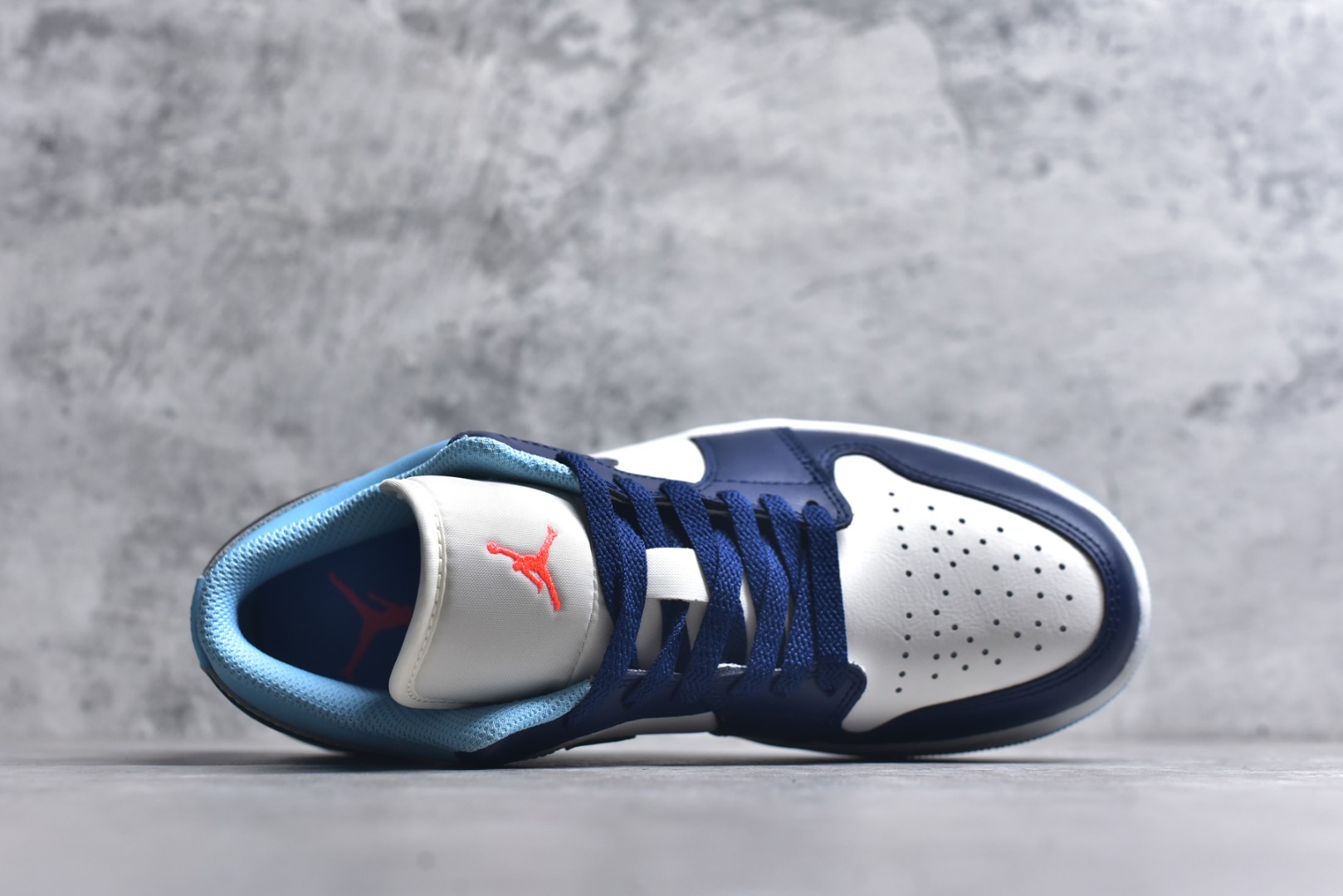 图片[4]-#Air Jordan AJ1 Low 低帮 553558-149 终端优势供应 市面中低帮最具代表性版本没有之一 口碑大厂出品 品控大底版型不断改良更新 全套原纸板楦头开发 确保原汁原味 完美呈现版型 完美零毛边处理 原厂内置全掌气垫 价格定位良心 平台专用代工流水线出品 一眼公司既视感 拿到手的一瞬间就与众不同 碾压市面所有版本 全部原鞋开发 每一个配色都会采购原鞋确认细节 打破市面看图做货无好货之说 尺码：35.5 36 36.5 37.5 38 38.5 39 40 40.5 41 42 42.5 43 44 44.5 45 46-选品中心