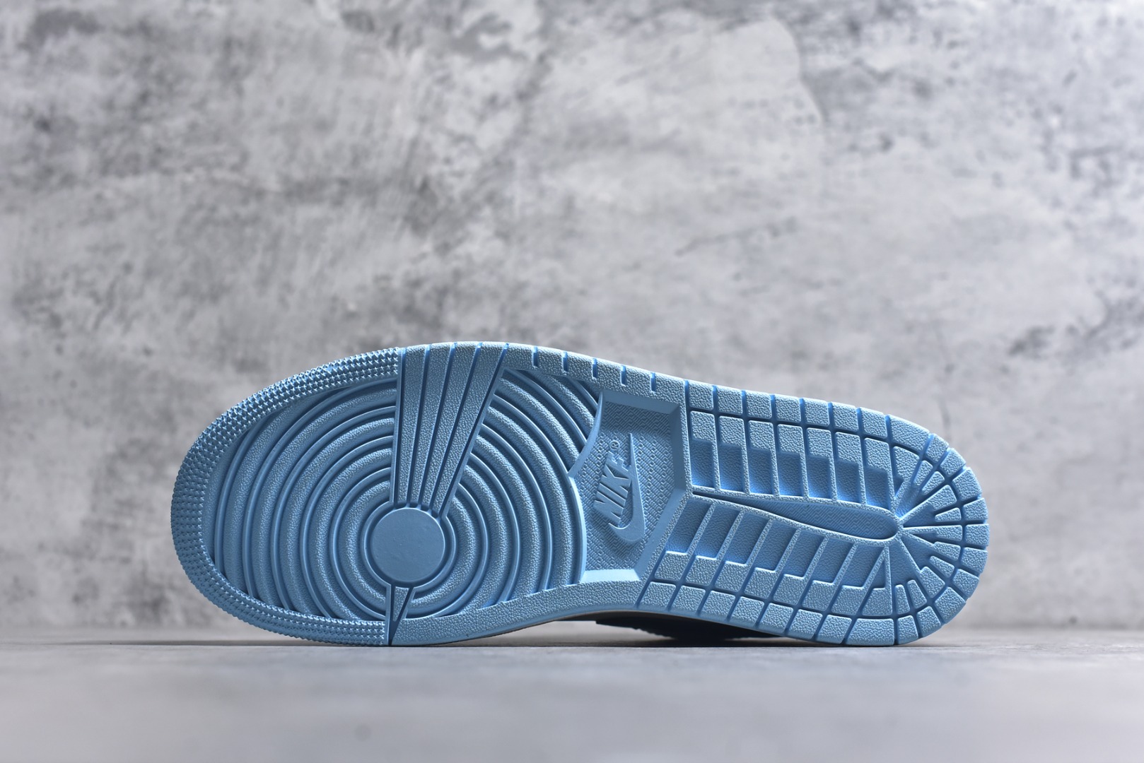 图片[6]-#Air Jordan AJ1 Low 低帮 553558-149 终端优势供应 市面中低帮最具代表性版本没有之一 口碑大厂出品 品控大底版型不断改良更新 全套原纸板楦头开发 确保原汁原味 完美呈现版型 完美零毛边处理 原厂内置全掌气垫 价格定位良心 平台专用代工流水线出品 一眼公司既视感 拿到手的一瞬间就与众不同 碾压市面所有版本 全部原鞋开发 每一个配色都会采购原鞋确认细节 打破市面看图做货无好货之说 尺码：35.5 36 36.5 37.5 38 38.5 39 40 40.5 41 42 42.5 43 44 44.5 45 46-选品中心