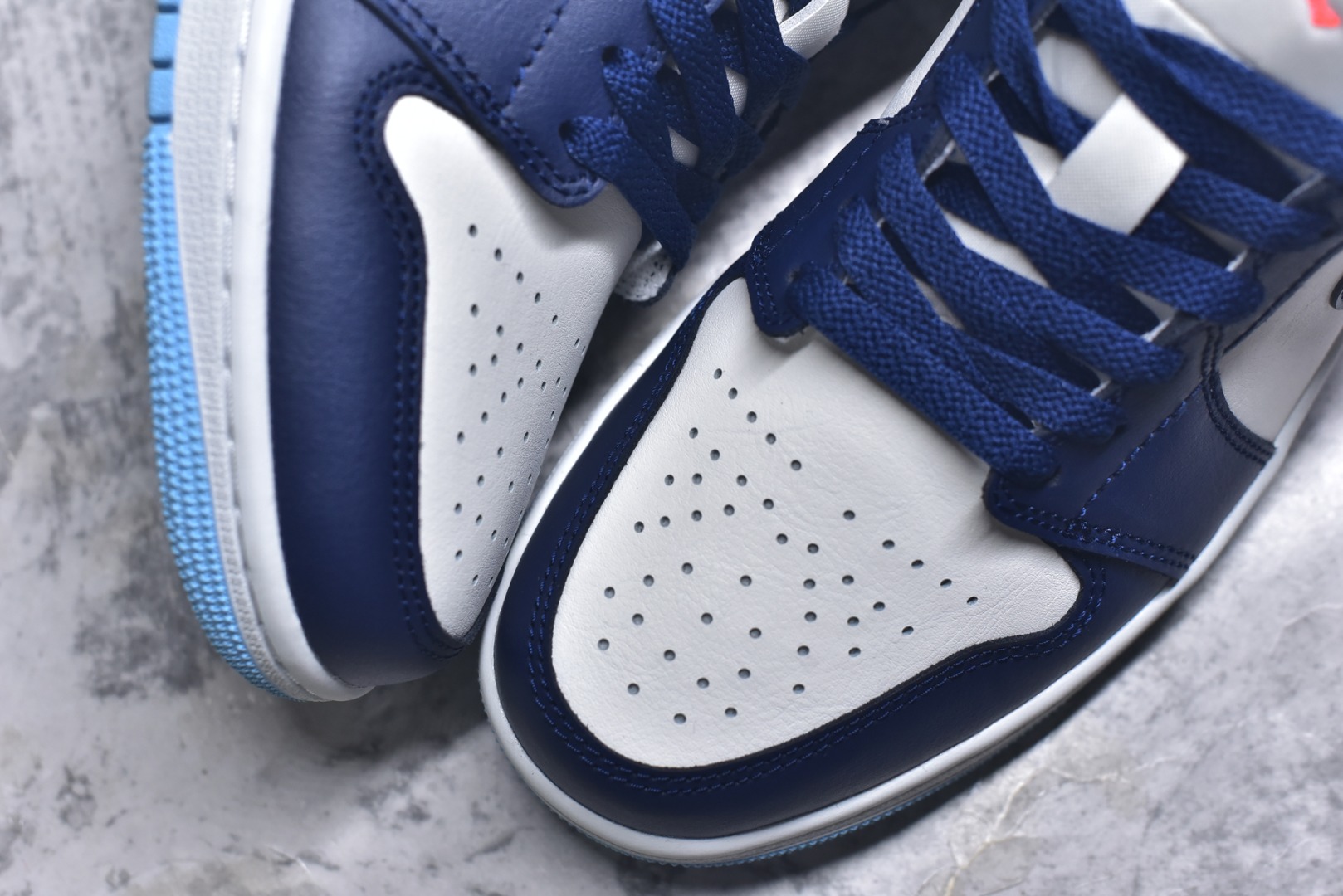 图片[8]-#Air Jordan AJ1 Low 低帮 553558-149 终端优势供应 市面中低帮最具代表性版本没有之一 口碑大厂出品 品控大底版型不断改良更新 全套原纸板楦头开发 确保原汁原味 完美呈现版型 完美零毛边处理 原厂内置全掌气垫 价格定位良心 平台专用代工流水线出品 一眼公司既视感 拿到手的一瞬间就与众不同 碾压市面所有版本 全部原鞋开发 每一个配色都会采购原鞋确认细节 打破市面看图做货无好货之说 尺码：35.5 36 36.5 37.5 38 38.5 39 40 40.5 41 42 42.5 43 44 44.5 45 46-选品中心