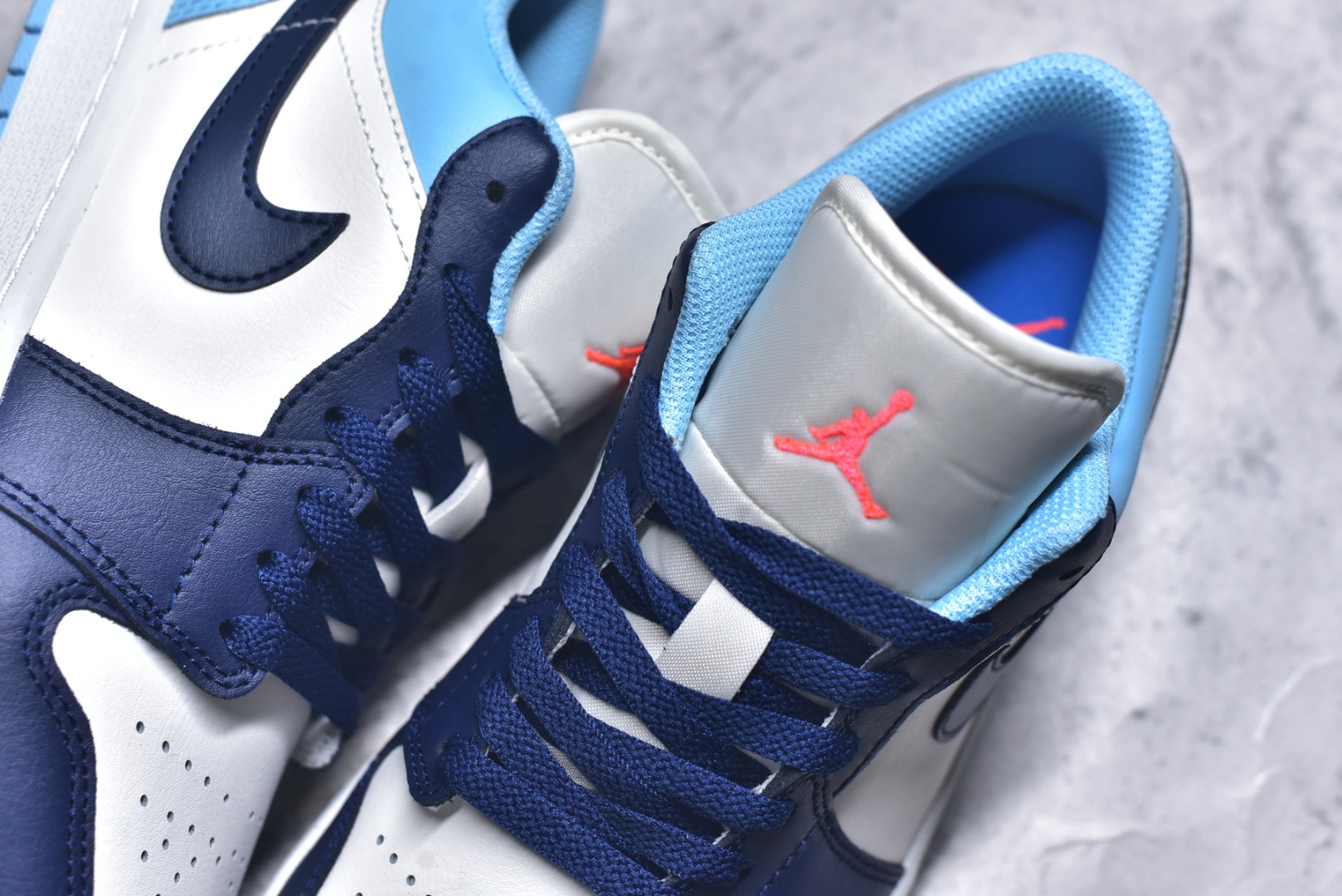 图片[9]-#Air Jordan AJ1 Low 低帮 553558-149 终端优势供应 市面中低帮最具代表性版本没有之一 口碑大厂出品 品控大底版型不断改良更新 全套原纸板楦头开发 确保原汁原味 完美呈现版型 完美零毛边处理 原厂内置全掌气垫 价格定位良心 平台专用代工流水线出品 一眼公司既视感 拿到手的一瞬间就与众不同 碾压市面所有版本 全部原鞋开发 每一个配色都会采购原鞋确认细节 打破市面看图做货无好货之说 尺码：35.5 36 36.5 37.5 38 38.5 39 40 40.5 41 42 42.5 43 44 44.5 45 46-选品中心