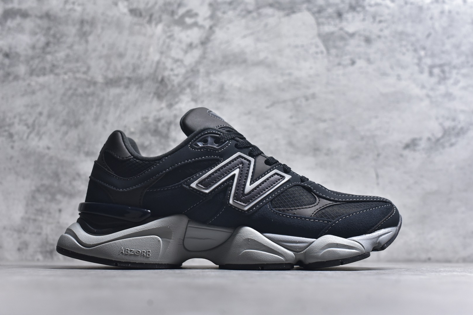 图片[3]-#New Balance NB9060系列 复古休闲运动慢跑鞋 U9060ORA #鞋款灵感源自设计师本人对夏日的怀日回忆。鞋面大身由空间双格及磨砂鞋面拼接而生，配以柔和、温暖的粉橘色调，夏日氛围拉满 #采用大面积网眼以及麂皮材质覆盖鞋身，还原经典气质。搭载ABZORB避震科技，由泡沫聚酯制成，上脚可以有效减少由鞋底反弹对身体及双腿的冲击力 尺码：36 37 37.5 38 38.5 39 40 40.5 41 42 42.5 43 44 45 46.5-选品中心