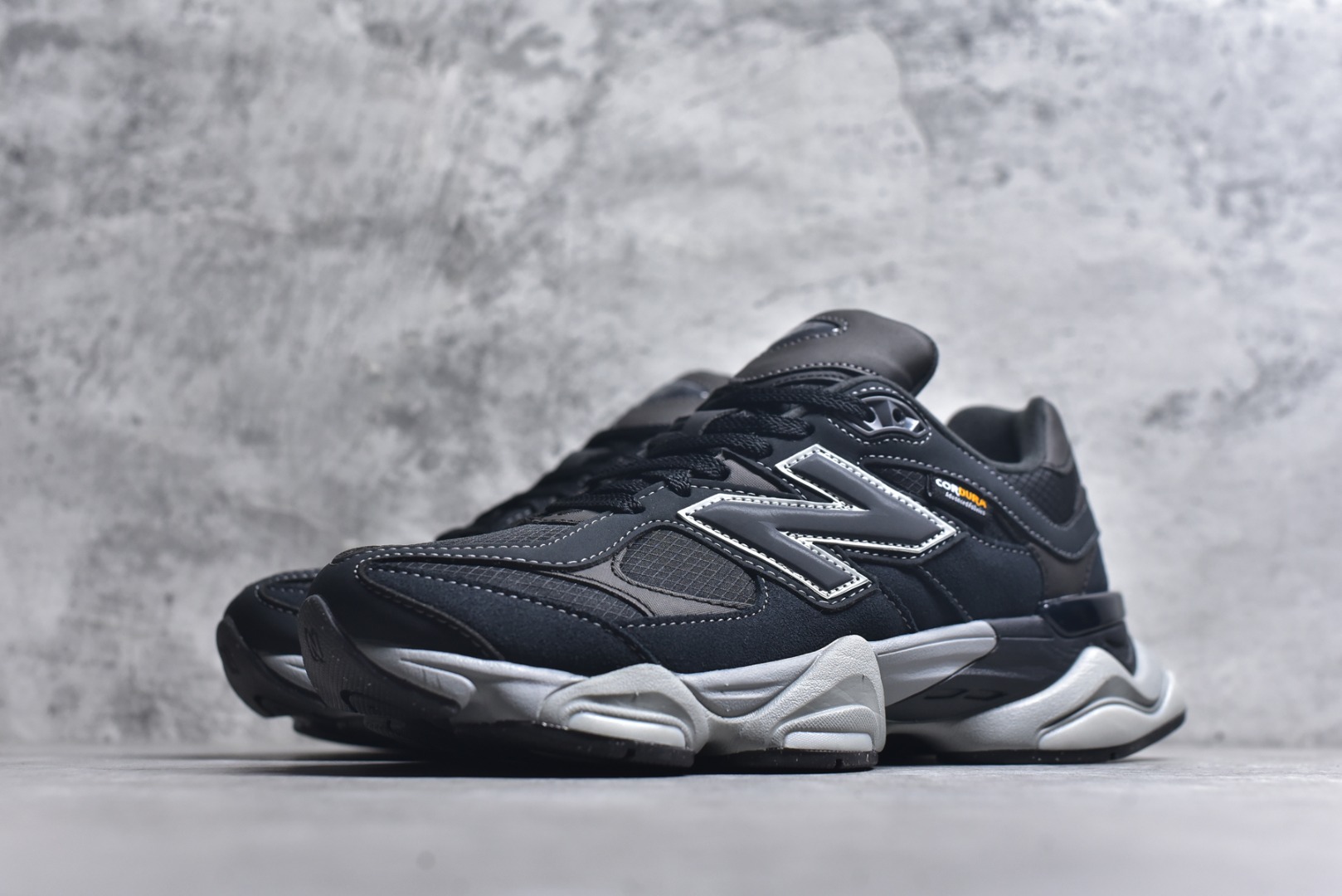 图片[2]-#New Balance NB9060系列 复古休闲运动慢跑鞋 U9060ORA #鞋款灵感源自设计师本人对夏日的怀日回忆。鞋面大身由空间双格及磨砂鞋面拼接而生，配以柔和、温暖的粉橘色调，夏日氛围拉满 #采用大面积网眼以及麂皮材质覆盖鞋身，还原经典气质。搭载ABZORB避震科技，由泡沫聚酯制成，上脚可以有效减少由鞋底反弹对身体及双腿的冲击力 尺码：36 37 37.5 38 38.5 39 40 40.5 41 42 42.5 43 44 45 46.5-选品中心