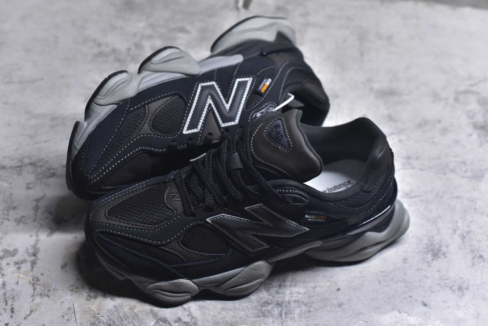 图片[7]-#New Balance NB9060系列 复古休闲运动慢跑鞋 U9060ORA #鞋款灵感源自设计师本人对夏日的怀日回忆。鞋面大身由空间双格及磨砂鞋面拼接而生，配以柔和、温暖的粉橘色调，夏日氛围拉满 #采用大面积网眼以及麂皮材质覆盖鞋身，还原经典气质。搭载ABZORB避震科技，由泡沫聚酯制成，上脚可以有效减少由鞋底反弹对身体及双腿的冲击力 尺码：36 37 37.5 38 38.5 39 40 40.5 41 42 42.5 43 44 45 46.5-选品中心