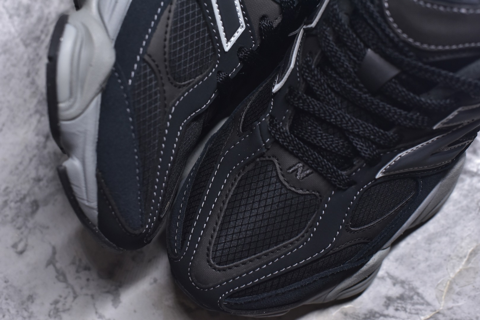 图片[8]-#New Balance NB9060系列 复古休闲运动慢跑鞋 U9060ORA #鞋款灵感源自设计师本人对夏日的怀日回忆。鞋面大身由空间双格及磨砂鞋面拼接而生，配以柔和、温暖的粉橘色调，夏日氛围拉满 #采用大面积网眼以及麂皮材质覆盖鞋身，还原经典气质。搭载ABZORB避震科技，由泡沫聚酯制成，上脚可以有效减少由鞋底反弹对身体及双腿的冲击力 尺码：36 37 37.5 38 38.5 39 40 40.5 41 42 42.5 43 44 45 46.5-选品中心