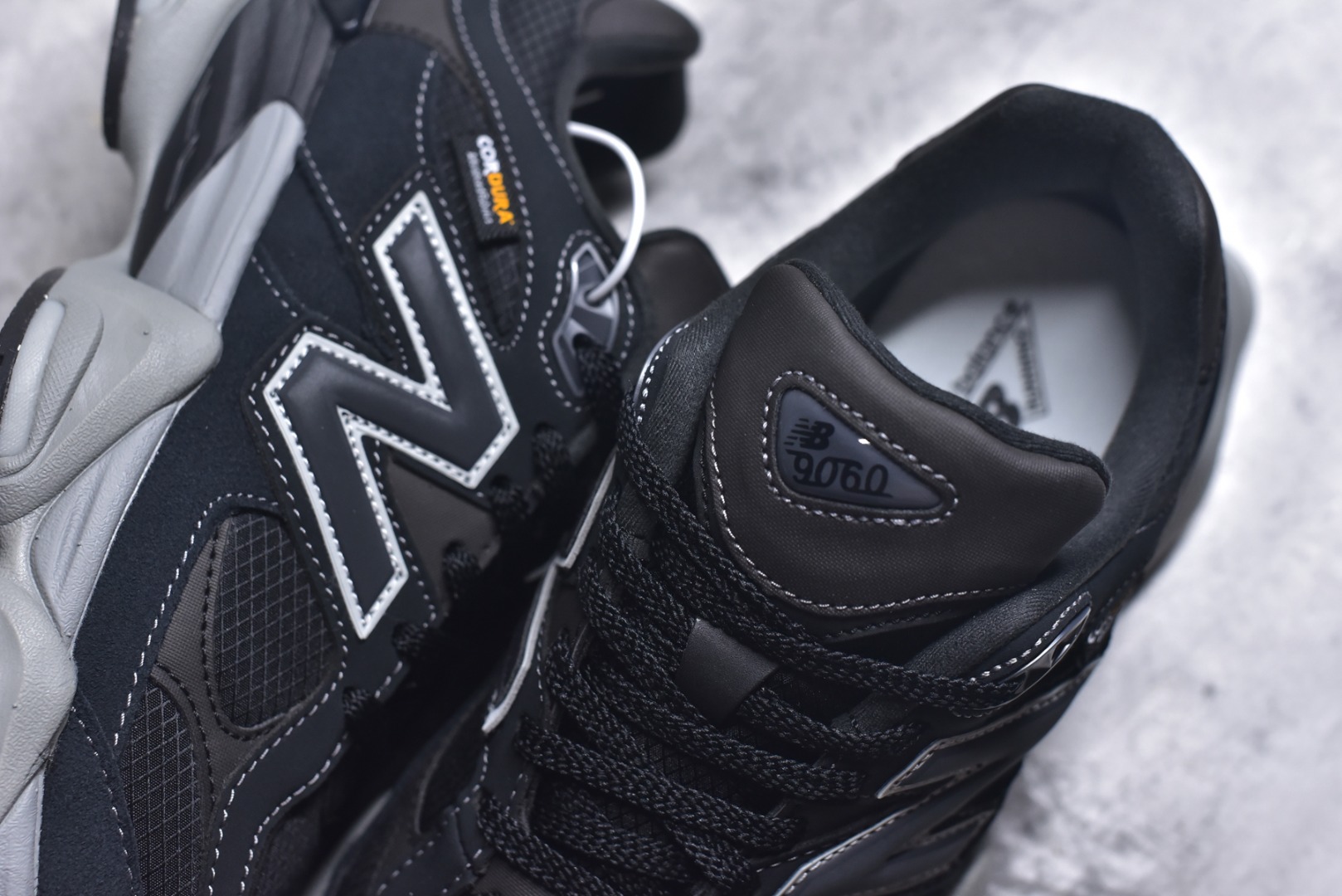 图片[9]-#New Balance NB9060系列 复古休闲运动慢跑鞋 U9060ORA #鞋款灵感源自设计师本人对夏日的怀日回忆。鞋面大身由空间双格及磨砂鞋面拼接而生，配以柔和、温暖的粉橘色调，夏日氛围拉满 #采用大面积网眼以及麂皮材质覆盖鞋身，还原经典气质。搭载ABZORB避震科技，由泡沫聚酯制成，上脚可以有效减少由鞋底反弹对身体及双腿的冲击力 尺码：36 37 37.5 38 38.5 39 40 40.5 41 42 42.5 43 44 45 46.5-选品中心