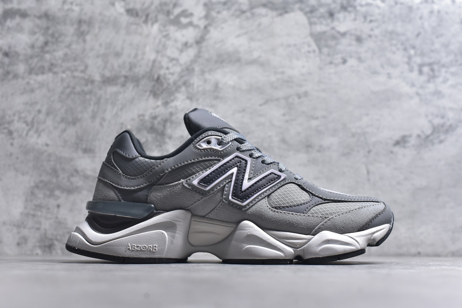 图片[3]-#New Balance NB9060系列 复古休闲运动慢跑鞋 U9060ORB #鞋款灵感源自设计师本人对夏日的怀日回忆。鞋面大身由空间双格及磨砂鞋面拼接而生，配以柔和、温暖的粉橘色调，夏日氛围拉满 #采用大面积网眼以及麂皮材质覆盖鞋身，还原经典气质。搭载ABZORB避震科技，由泡沫聚酯制成，上脚可以有效减少由鞋底反弹对身体及双腿的冲击力 尺码：36 37 37.5 38 38.5 39 40 40.5 41 42 42.5 43 44 45 46.5-选品中心
