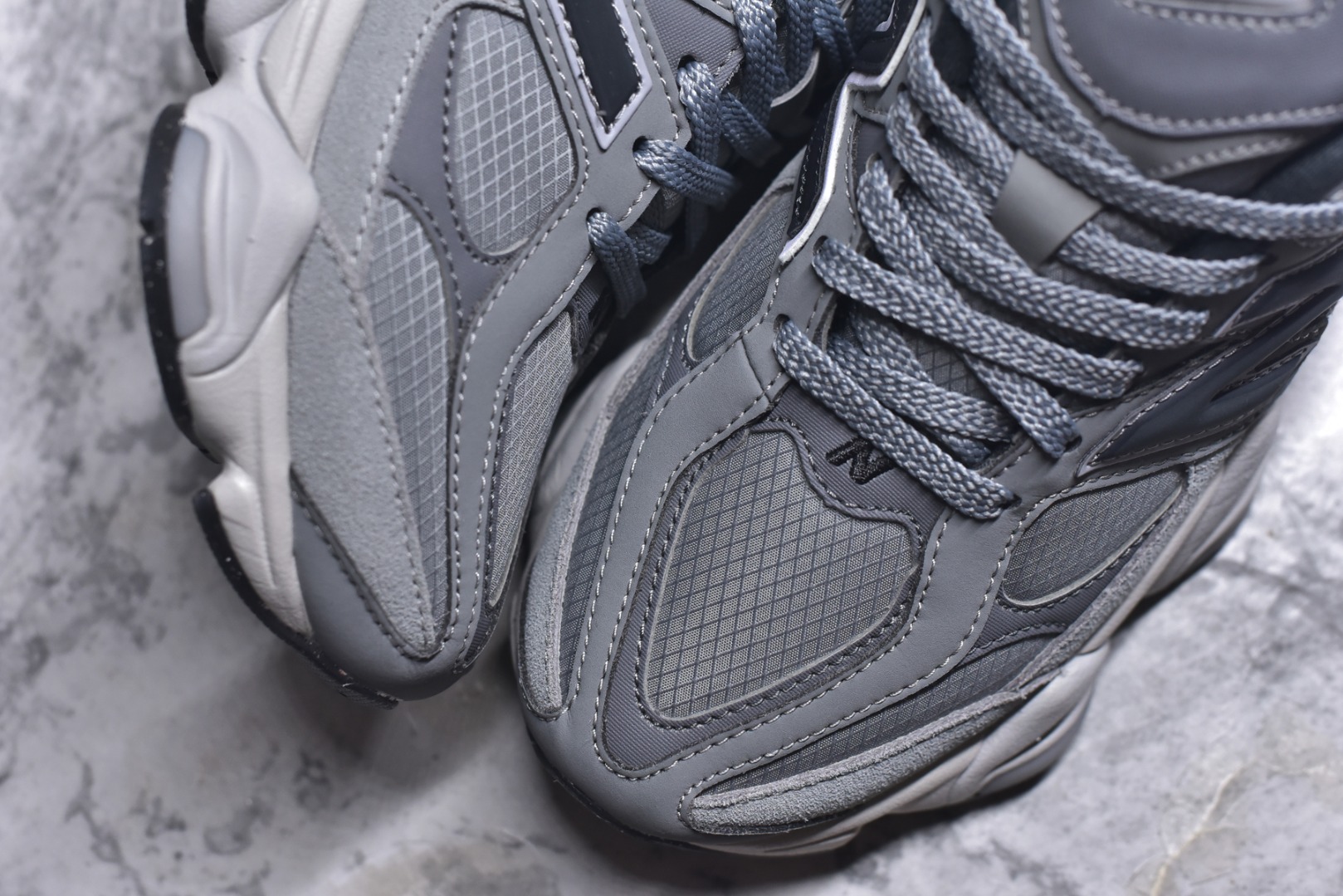 图片[8]-#New Balance NB9060系列 复古休闲运动慢跑鞋 U9060ORB #鞋款灵感源自设计师本人对夏日的怀日回忆。鞋面大身由空间双格及磨砂鞋面拼接而生，配以柔和、温暖的粉橘色调，夏日氛围拉满 #采用大面积网眼以及麂皮材质覆盖鞋身，还原经典气质。搭载ABZORB避震科技，由泡沫聚酯制成，上脚可以有效减少由鞋底反弹对身体及双腿的冲击力 尺码：36 37 37.5 38 38.5 39 40 40.5 41 42 42.5 43 44 45 46.5-选品中心