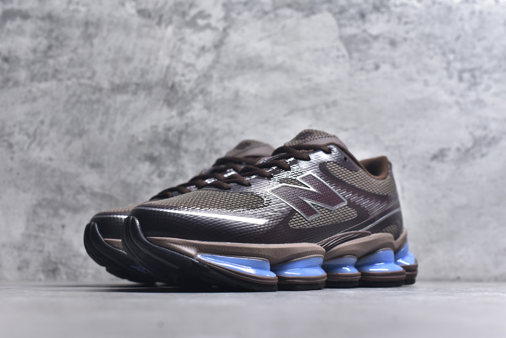 图片[2]-#New Balance 新百伦 NB2000 网面休闲鞋 U200076U NB官方重磅新品 一款融合复古设计与现代科技的跑鞋，以其经典的造型和舒适脚感，成为2025年复古潮流爱好的推荐单品。 极具视觉冲击力的5根ABZORB单元，以及无缝鞋面的设计，加上3M反光材质的装饰，比之前推出的9060系列更夸张，更具未来感。 尺码：36-46.5-选品中心