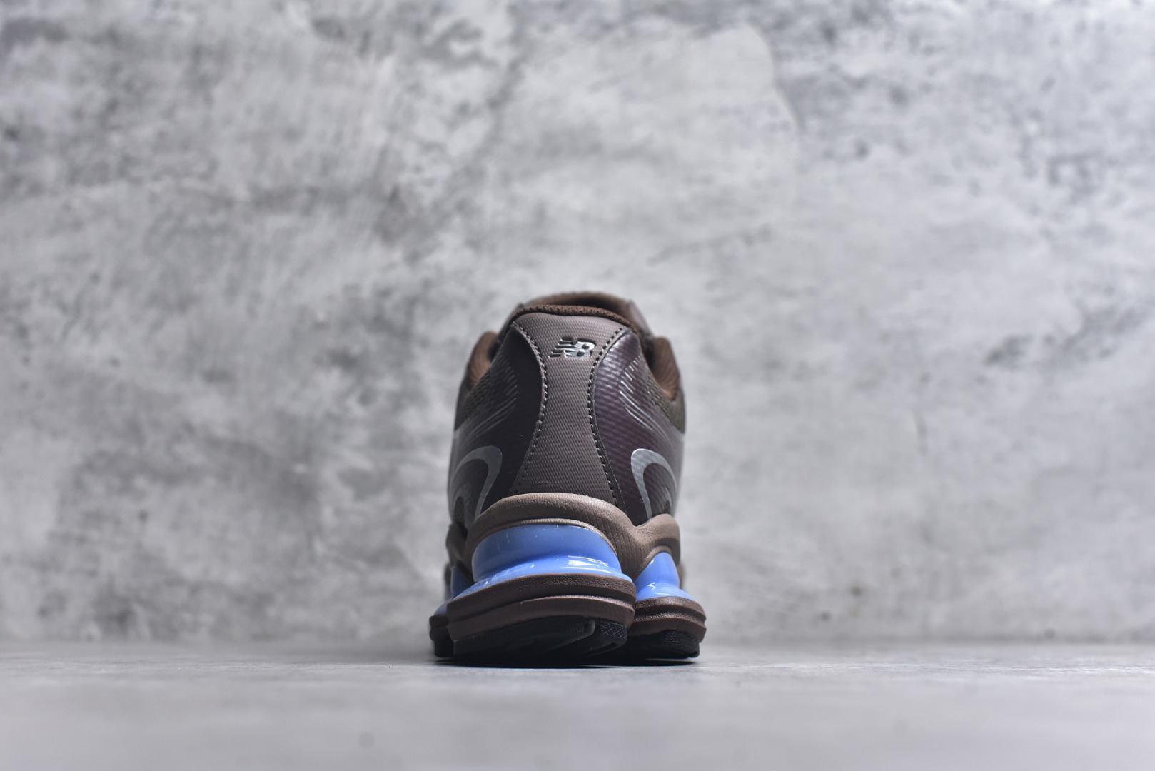 图片[5]-#New Balance 新百伦 NB2000 网面休闲鞋 U200076U NB官方重磅新品 一款融合复古设计与现代科技的跑鞋，以其经典的造型和舒适脚感，成为2025年复古潮流爱好的推荐单品。 极具视觉冲击力的5根ABZORB单元，以及无缝鞋面的设计，加上3M反光材质的装饰，比之前推出的9060系列更夸张，更具未来感。 尺码：36-46.5-选品中心