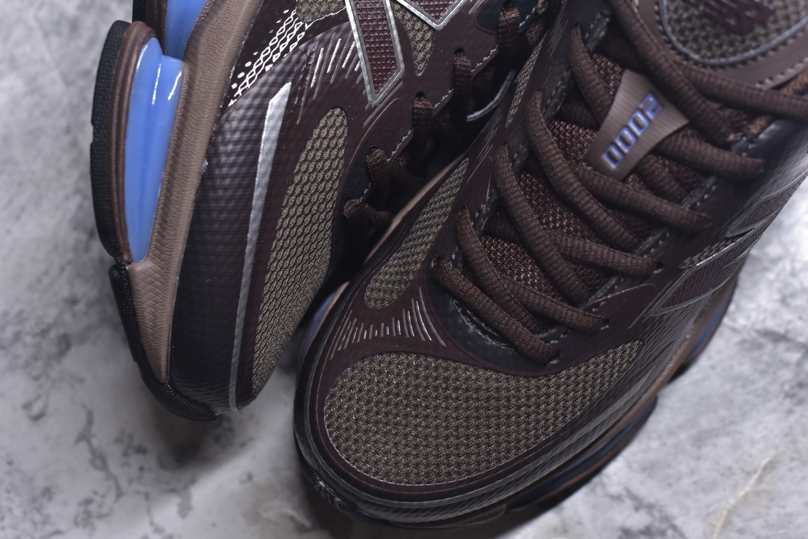 图片[8]-#New Balance 新百伦 NB2000 网面休闲鞋 U200076U NB官方重磅新品 一款融合复古设计与现代科技的跑鞋，以其经典的造型和舒适脚感，成为2025年复古潮流爱好的推荐单品。 极具视觉冲击力的5根ABZORB单元，以及无缝鞋面的设计，加上3M反光材质的装饰，比之前推出的9060系列更夸张，更具未来感。 尺码：36-46.5-选品中心