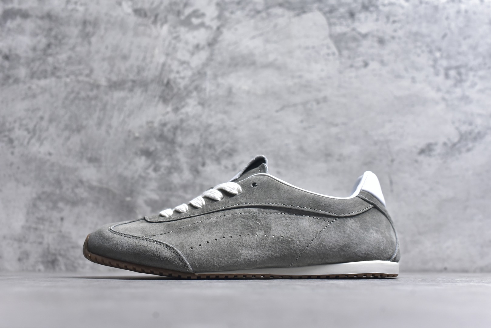 #Alo Yoga Sunset Sneaker 徳训生活休闲鞋 碳灰 尺码：36 36.5 37 37.5 38 38.5 39 40 41 41.5 42 42.5 43 44 45-选品中心