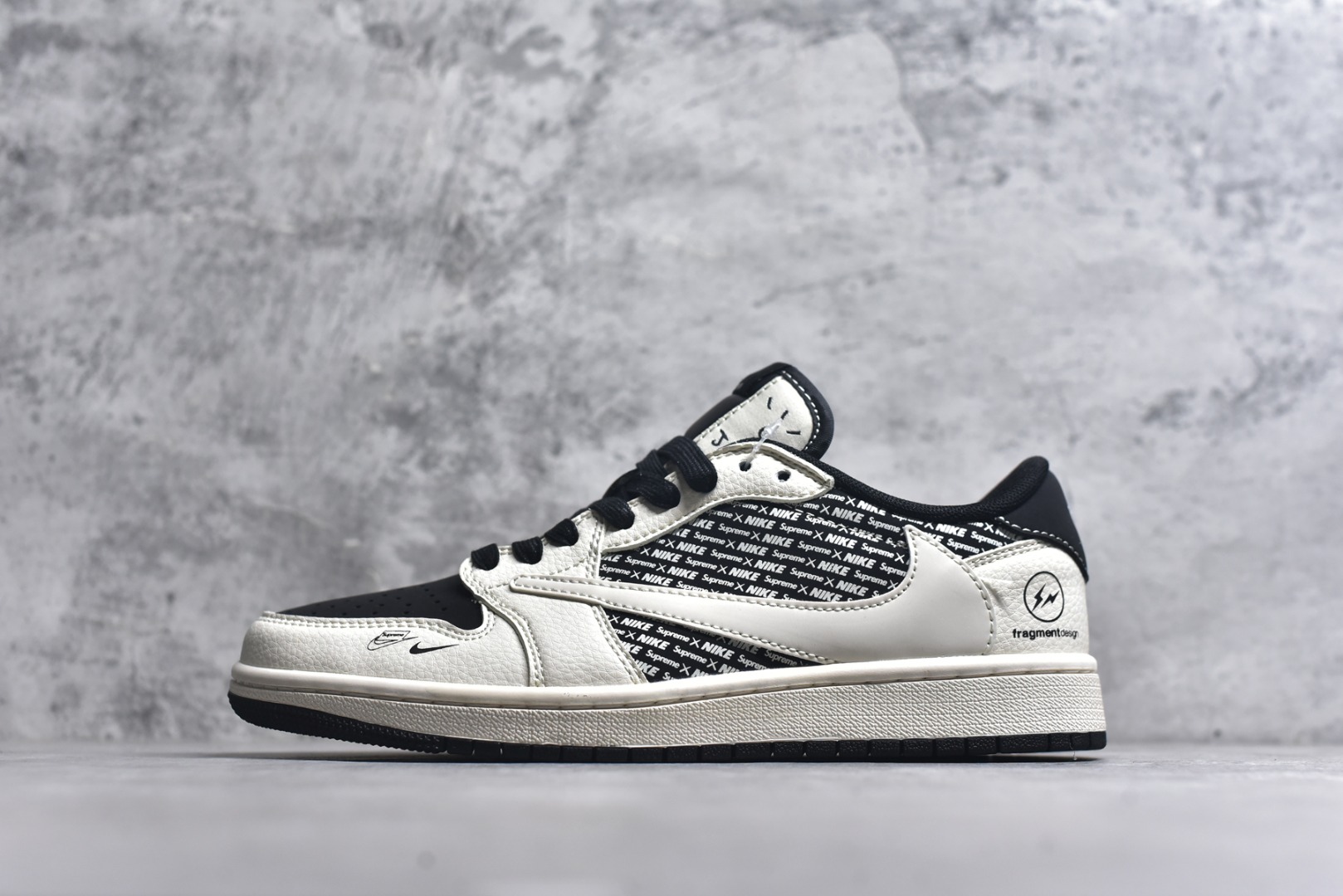 #海外爆款限量发售！高端定制 Travis Scott x Fragment Design x Jordan Air Jordan 1 Low OG SP “闪电联名------米白黑” 高端定制 倒钩三方联名低帮篮球鞋 #定制鞋盒 大厂纯原品质出货 超高清洁度 皮料切割干净无任何毛边 细节完美 货号：XD0798-311 尺码：36 36.5 37.5 38 38.5 39 40 40.5 41 42 42.5 43 44 44.5 45-选品中心