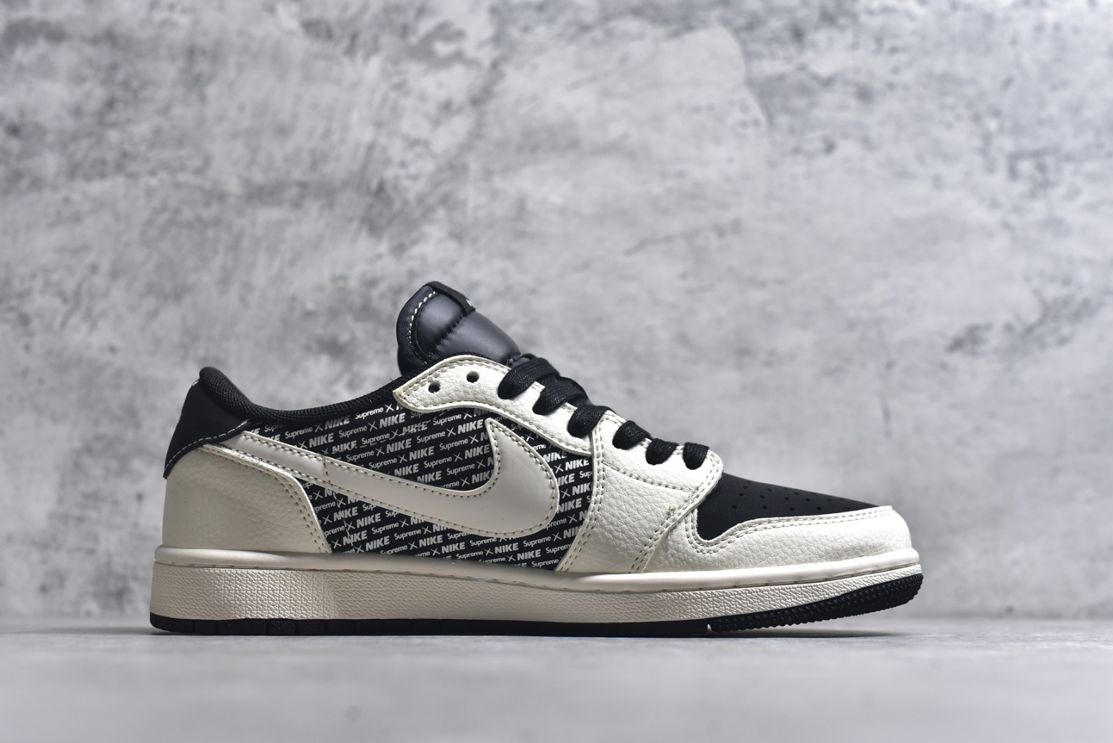 图片[3]-#海外爆款限量发售！高端定制 Travis Scott x Fragment Design x Jordan Air Jordan 1 Low OG SP “闪电联名——米白黑” 高端定制 倒钩三方联名低帮篮球鞋 #定制鞋盒 大厂纯原品质出货 超高清洁度 皮料切割干净无任何毛边 细节完美 货号：XD0798-311 尺码：36 36.5 37.5 38 38.5 39 40 40.5 41 42 42.5 43 44 44.5 45-选品中心