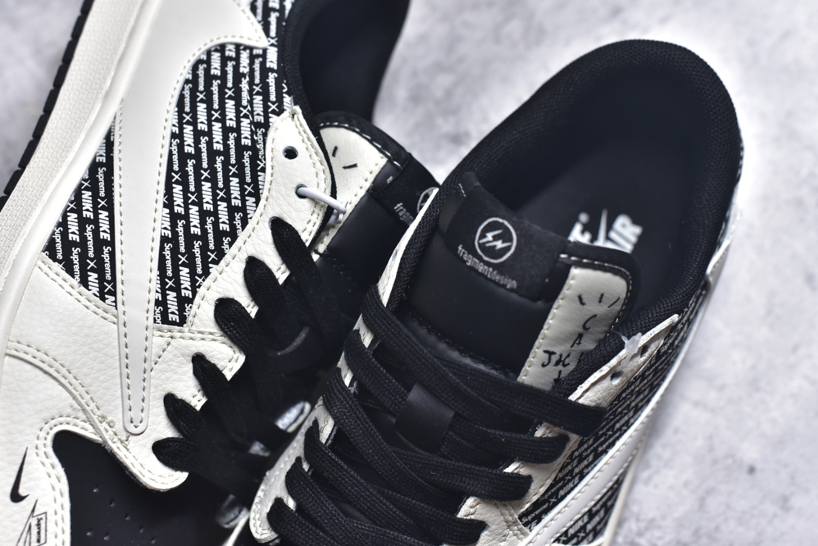 图片[9]-#海外爆款限量发售！高端定制 Travis Scott x Fragment Design x Jordan Air Jordan 1 Low OG SP “闪电联名——米白黑” 高端定制 倒钩三方联名低帮篮球鞋 #定制鞋盒 大厂纯原品质出货 超高清洁度 皮料切割干净无任何毛边 细节完美 货号：XD0798-311 尺码：36 36.5 37.5 38 38.5 39 40 40.5 41 42 42.5 43 44 44.5 45-选品中心