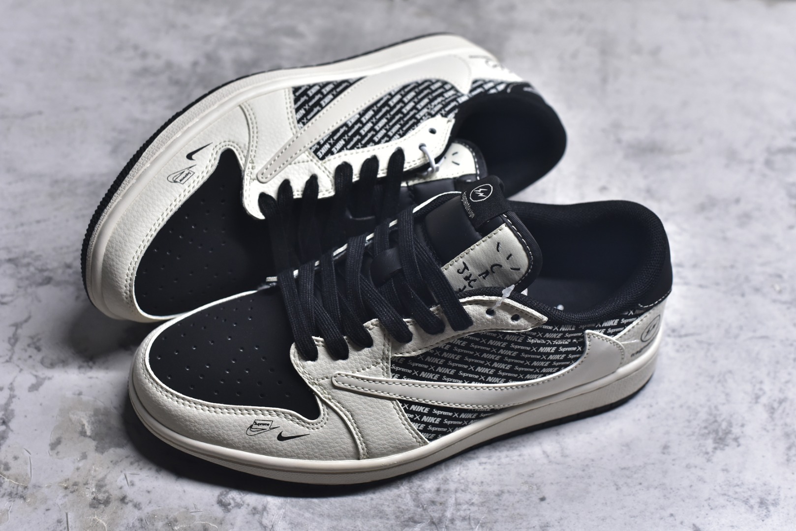 图片[7]-#海外爆款限量发售！高端定制 Travis Scott x Fragment Design x Jordan Air Jordan 1 Low OG SP “闪电联名——米白黑” 高端定制 倒钩三方联名低帮篮球鞋 #定制鞋盒 大厂纯原品质出货 超高清洁度 皮料切割干净无任何毛边 细节完美 货号：XD0798-311 尺码：36 36.5 37.5 38 38.5 39 40 40.5 41 42 42.5 43 44 44.5 45-选品中心