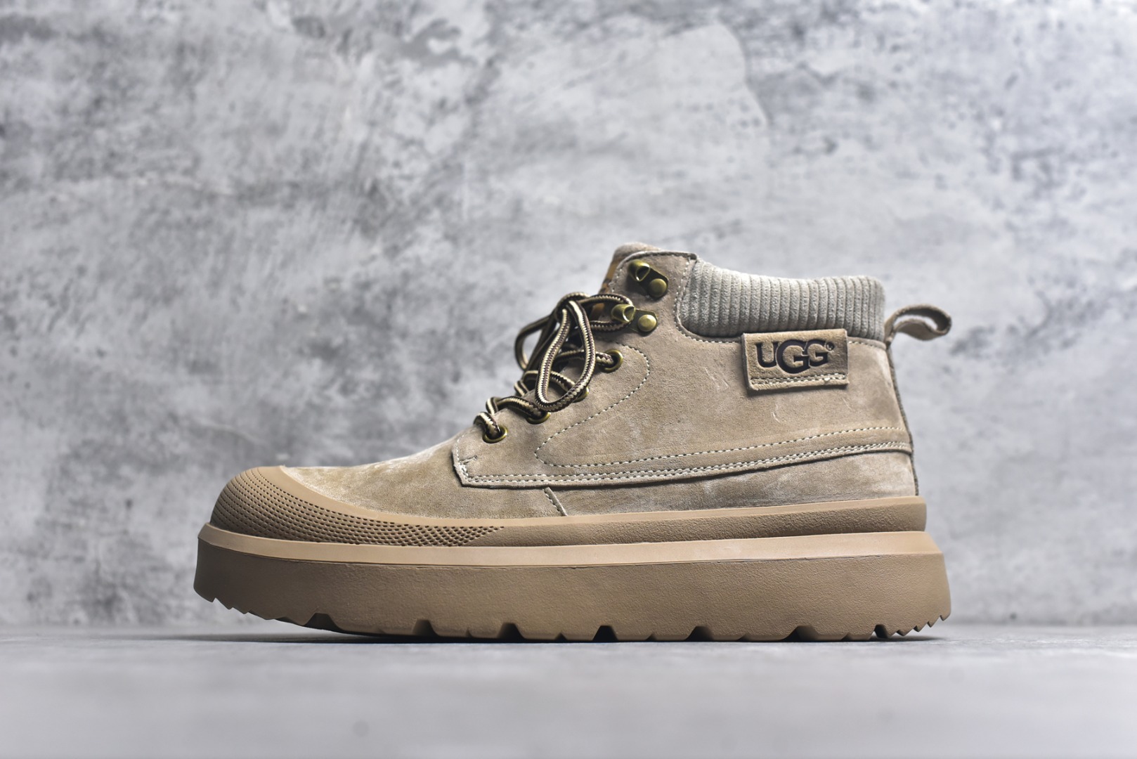 #美国轻奢品牌【UGG】 Tasman Weather Hybrid 塔斯曼混合系列户外中帮休闲马丁靴雪地靴UGG秋冬新品（毛绒一体内里保暖锁热🔥）秋冬必备 户外中帮休闲马丁靴雪地靴系列代购专供品质 面料采用进口头层牛皮材质 外置高弹Modern 外置防滑橡胶大底 系带设计 穿脱十分方便 采用TPU模压定型真皮鞋面材质 EVA轻翼外底防滑,耐磨性和良好的弹性！ 尺码：39 40 41 42 43 44 (皮鞋码)-选品中心