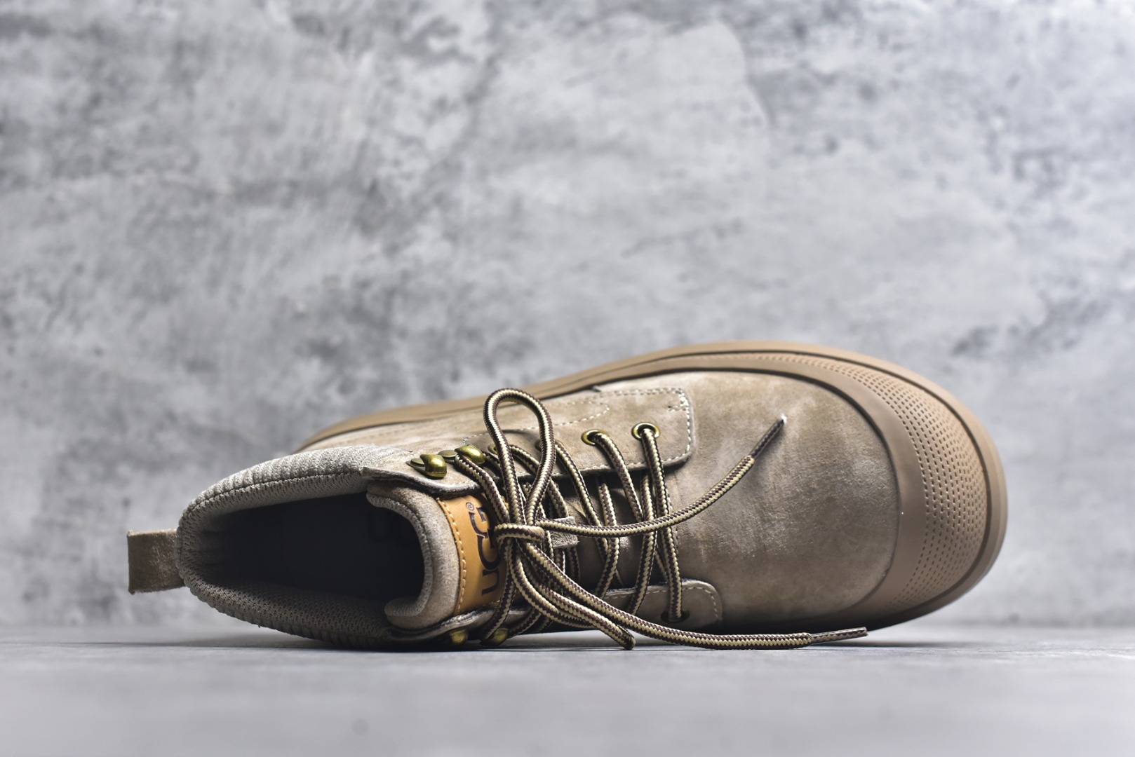 图片[4]-#美国轻奢品牌【UGG】 Tasman Weather Hybrid 塔斯曼混合系列户外中帮休闲马丁靴雪地靴UGG秋冬新品（毛绒一体内里保暖锁热🔥）秋冬必备 户外中帮休闲马丁靴雪地靴系列代购专供品质 面料采用进口头层牛皮材质 外置高弹Modern 外置防滑橡胶大底 系带设计 穿脱十分方便 采用TPU模压定型真皮鞋面材质 EVA轻翼外底防滑,耐磨性和良好的弹性！ 尺码：39 40 41 42 43 44 (皮鞋码)-选品中心