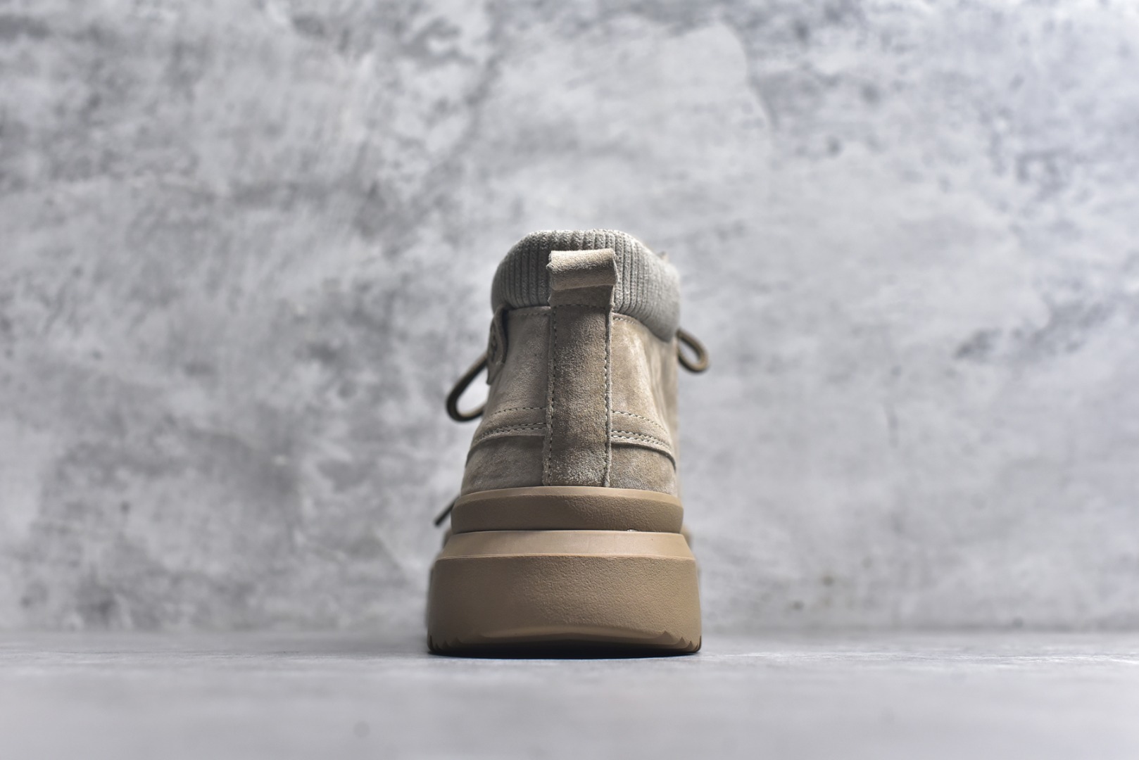 图片[5]-#美国轻奢品牌【UGG】 Tasman Weather Hybrid 塔斯曼混合系列户外中帮休闲马丁靴雪地靴UGG秋冬新品（毛绒一体内里保暖锁热🔥）秋冬必备 户外中帮休闲马丁靴雪地靴系列代购专供品质 面料采用进口头层牛皮材质 外置高弹Modern 外置防滑橡胶大底 系带设计 穿脱十分方便 采用TPU模压定型真皮鞋面材质 EVA轻翼外底防滑,耐磨性和良好的弹性！ 尺码：39 40 41 42 43 44 (皮鞋码)-选品中心