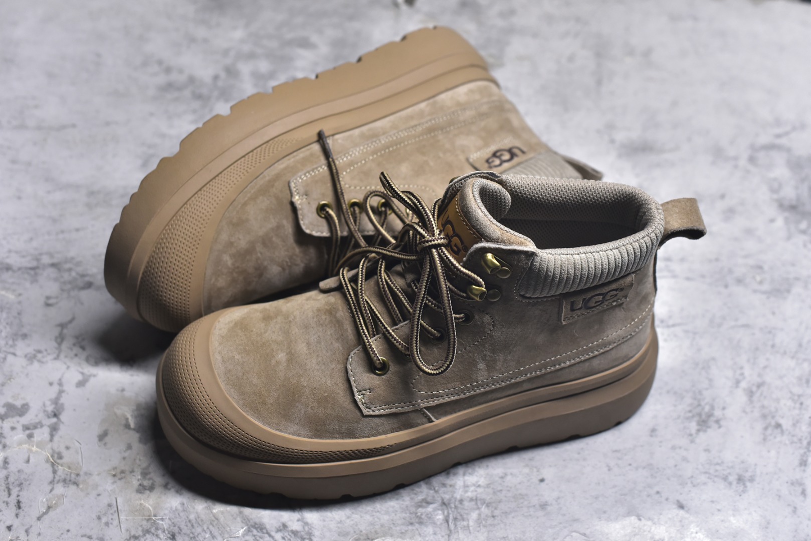 图片[7]-#美国轻奢品牌【UGG】 Tasman Weather Hybrid 塔斯曼混合系列户外中帮休闲马丁靴雪地靴UGG秋冬新品（毛绒一体内里保暖锁热🔥）秋冬必备 户外中帮休闲马丁靴雪地靴系列代购专供品质 面料采用进口头层牛皮材质 外置高弹Modern 外置防滑橡胶大底 系带设计 穿脱十分方便 采用TPU模压定型真皮鞋面材质 EVA轻翼外底防滑,耐磨性和良好的弹性！ 尺码：39 40 41 42 43 44 (皮鞋码)-选品中心