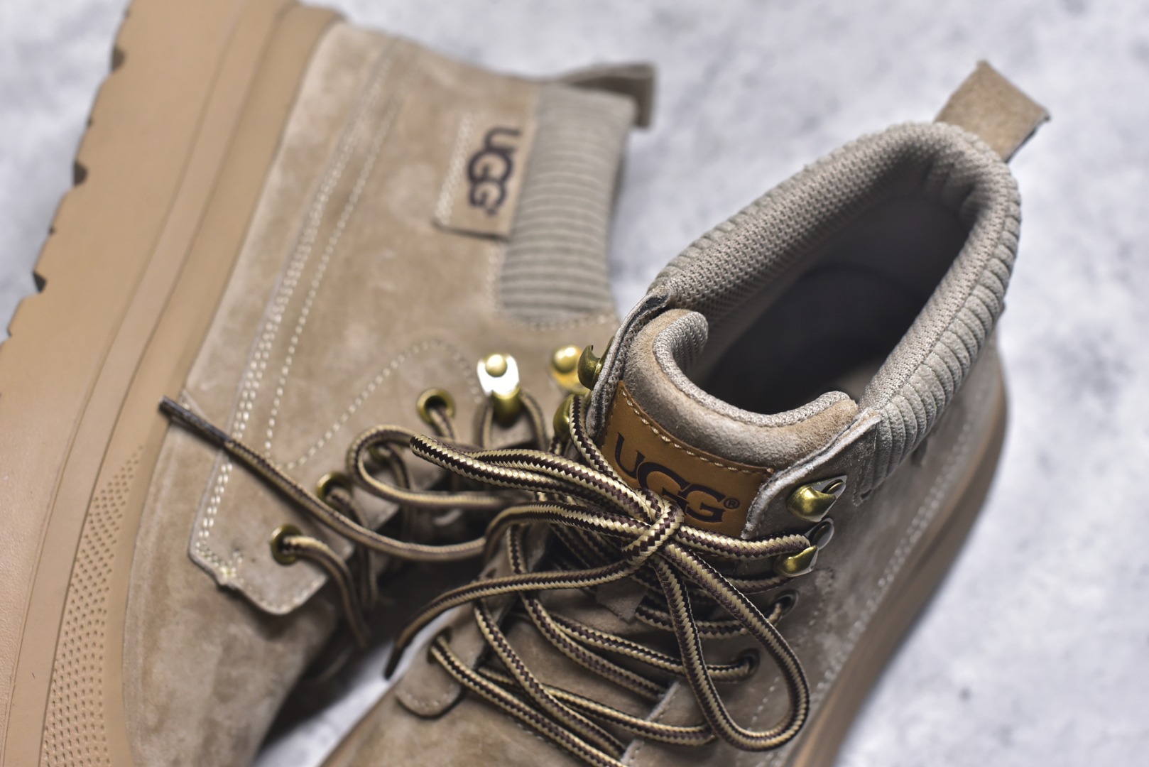 图片[9]-#美国轻奢品牌【UGG】 Tasman Weather Hybrid 塔斯曼混合系列户外中帮休闲马丁靴雪地靴UGG秋冬新品（毛绒一体内里保暖锁热🔥）秋冬必备 户外中帮休闲马丁靴雪地靴系列代购专供品质 面料采用进口头层牛皮材质 外置高弹Modern 外置防滑橡胶大底 系带设计 穿脱十分方便 采用TPU模压定型真皮鞋面材质 EVA轻翼外底防滑,耐磨性和良好的弹性！ 尺码：39 40 41 42 43 44 (皮鞋码)-选品中心