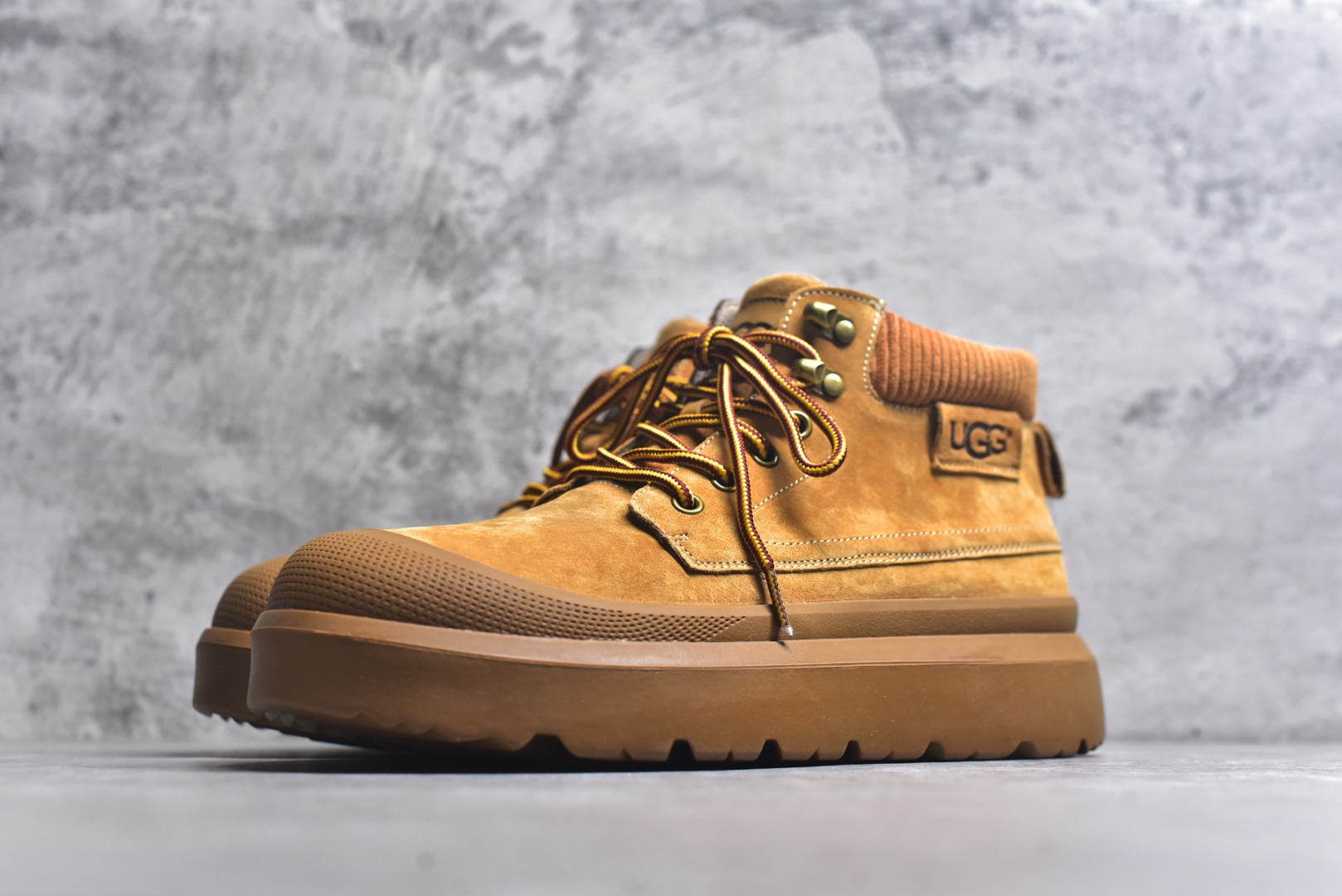 图片[2]-#美国轻奢品牌【UGG】 Tasman Weather Hybrid 塔斯曼混合系列户外中帮休闲马丁靴雪地靴UGG秋冬新品（毛绒一体内里保暖锁热🔥）秋冬必备 户外中帮休闲马丁靴雪地靴系列代购专供品质 面料采用进口头层牛皮材质 外置高弹Modern 外置防滑橡胶大底 系带设计 穿脱十分方便 采用TPU模压定型真皮鞋面材质 EVA轻翼外底防滑,耐磨性和良好的弹性！ 尺码：39 40 41 42 43 44 (皮鞋码)-选品中心