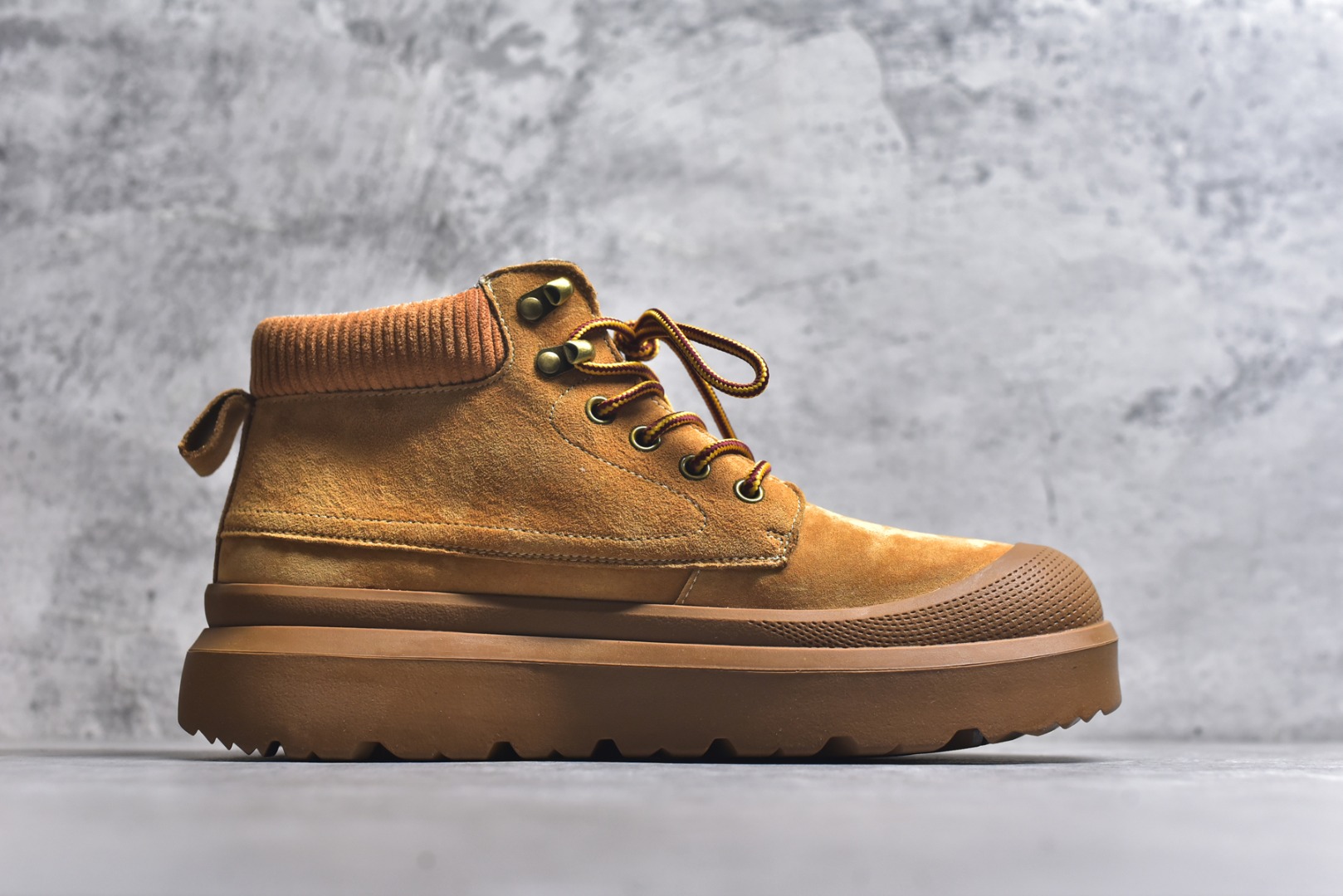 图片[3]-#美国轻奢品牌【UGG】 Tasman Weather Hybrid 塔斯曼混合系列户外中帮休闲马丁靴雪地靴UGG秋冬新品（毛绒一体内里保暖锁热🔥）秋冬必备 户外中帮休闲马丁靴雪地靴系列代购专供品质 面料采用进口头层牛皮材质 外置高弹Modern 外置防滑橡胶大底 系带设计 穿脱十分方便 采用TPU模压定型真皮鞋面材质 EVA轻翼外底防滑,耐磨性和良好的弹性！ 尺码：39 40 41 42 43 44 (皮鞋码)-选品中心