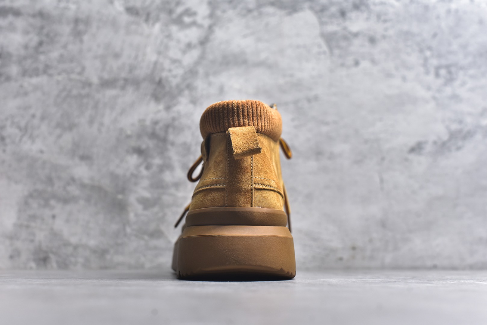 图片[5]-#美国轻奢品牌【UGG】 Tasman Weather Hybrid 塔斯曼混合系列户外中帮休闲马丁靴雪地靴UGG秋冬新品（毛绒一体内里保暖锁热🔥）秋冬必备 户外中帮休闲马丁靴雪地靴系列代购专供品质 面料采用进口头层牛皮材质 外置高弹Modern 外置防滑橡胶大底 系带设计 穿脱十分方便 采用TPU模压定型真皮鞋面材质 EVA轻翼外底防滑,耐磨性和良好的弹性！ 尺码：39 40 41 42 43 44 (皮鞋码)-选品中心
