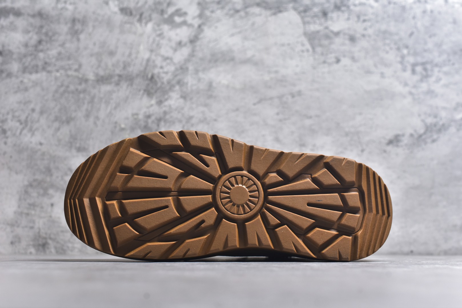 图片[6]-#美国轻奢品牌【UGG】 Tasman Weather Hybrid 塔斯曼混合系列户外中帮休闲马丁靴雪地靴UGG秋冬新品（毛绒一体内里保暖锁热🔥）秋冬必备 户外中帮休闲马丁靴雪地靴系列代购专供品质 面料采用进口头层牛皮材质 外置高弹Modern 外置防滑橡胶大底 系带设计 穿脱十分方便 采用TPU模压定型真皮鞋面材质 EVA轻翼外底防滑,耐磨性和良好的弹性！ 尺码：39 40 41 42 43 44 (皮鞋码)-选品中心