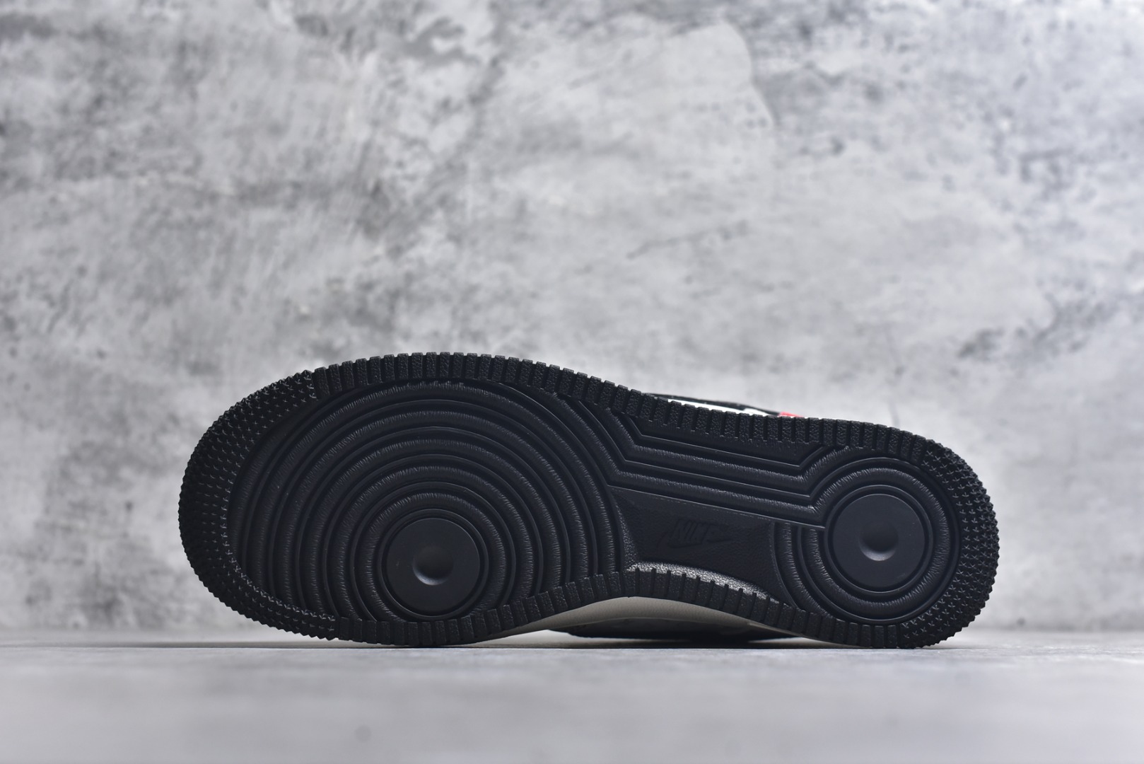 图片[6]-#海外爆款限量发售！公司级Nike Air Force 1 \’07 Low “LV联名——印花米黑红”空军一号 高端定制 低帮 运动鞋 休闲鞋 折边针车 工艺难度大 原楦头原纸板 原装鞋盒 定制五金配件 内置全掌气垫 原厂鞋底 货号：MZ9588-812 尺码：36 36.5 37.5 38 38.5 39 40 40.5 41 42 42.5 43 44 44.5 45-选品中心