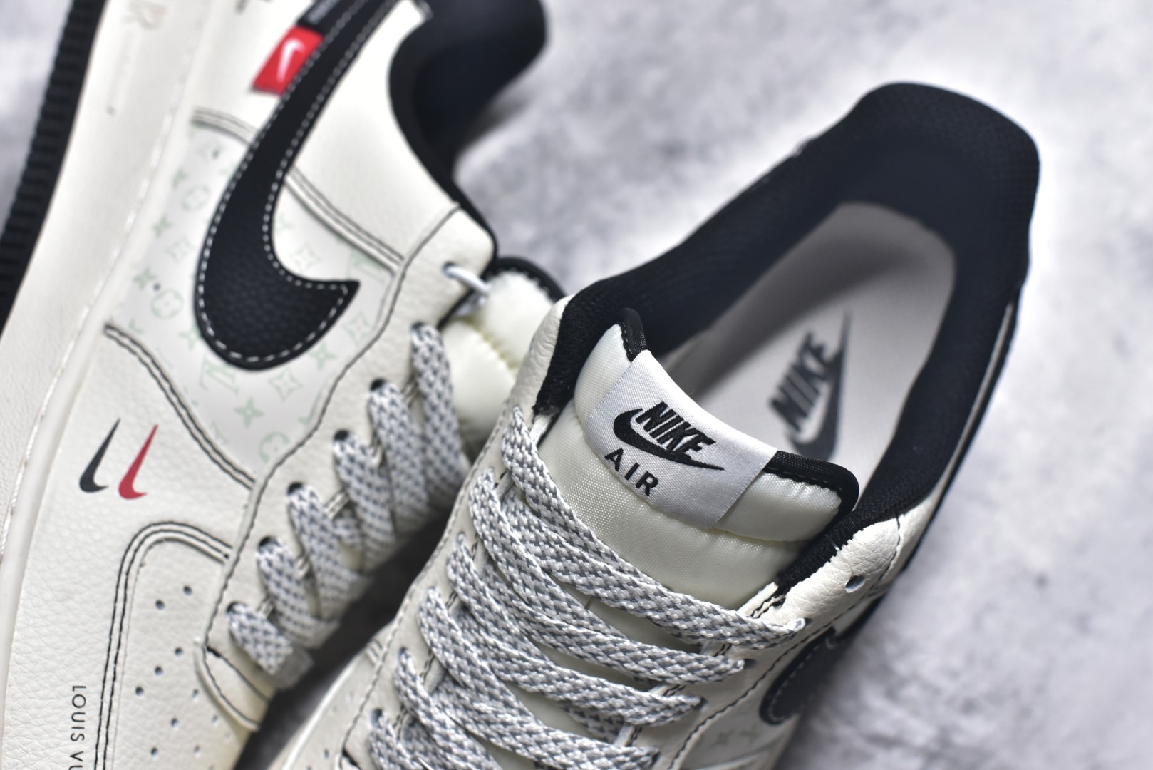 图片[9]-#海外爆款限量发售！公司级Nike Air Force 1 \’07 Low “LV联名——印花米黑红”空军一号 高端定制 低帮 运动鞋 休闲鞋 折边针车 工艺难度大 原楦头原纸板 原装鞋盒 定制五金配件 内置全掌气垫 原厂鞋底 货号：MZ9588-812 尺码：36 36.5 37.5 38 38.5 39 40 40.5 41 42 42.5 43 44 44.5 45-选品中心