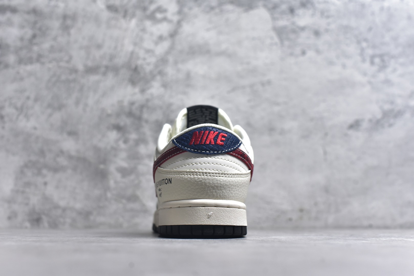 图片[5]-#海外爆款限量发售！Nike SB Dunk Low“LV联名——暗红勾” 周年高端定制 低帮休闲板鞋 定制鞋盒 大厂纯原品质出货 超高清洁度 皮料切割干净无任何毛边 细节完美 货号：XS6089-627 尺码：36 36.5 37.5 38 38.5 39 40 40.5 41 42 42.5 43 44 44.5 45-选品中心