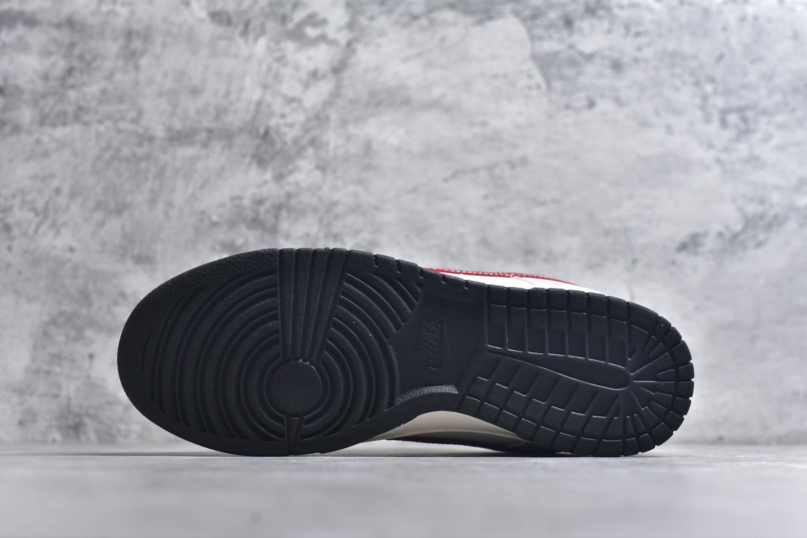 图片[6]-#海外爆款限量发售！Nike SB Dunk Low“LV联名——暗红勾” 周年高端定制 低帮休闲板鞋 定制鞋盒 大厂纯原品质出货 超高清洁度 皮料切割干净无任何毛边 细节完美 货号：XS6089-627 尺码：36 36.5 37.5 38 38.5 39 40 40.5 41 42 42.5 43 44 44.5 45-选品中心