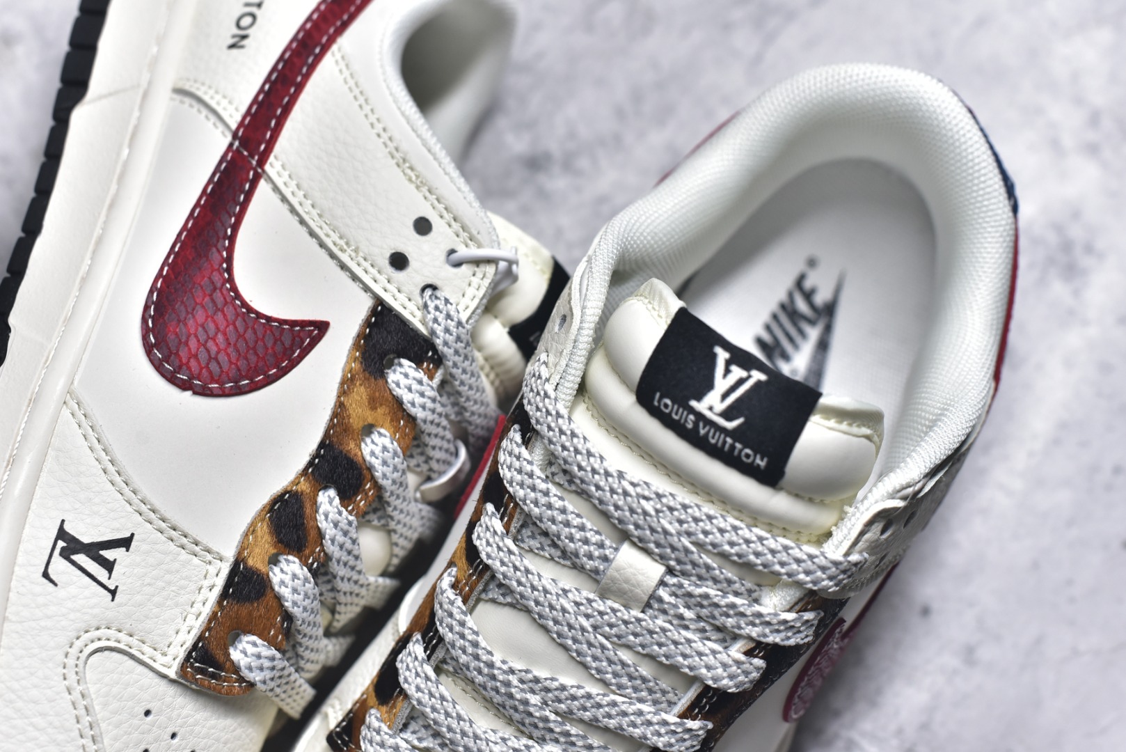 图片[9]-#海外爆款限量发售！Nike SB Dunk Low“LV联名——暗红勾” 周年高端定制 低帮休闲板鞋 定制鞋盒 大厂纯原品质出货 超高清洁度 皮料切割干净无任何毛边 细节完美 货号：XS6089-627 尺码：36 36.5 37.5 38 38.5 39 40 40.5 41 42 42.5 43 44 44.5 45-选品中心