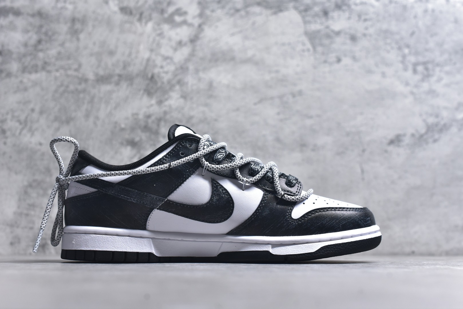 图片[3]-#Nike SB Dunk Low 绑带 周年高端定制 低帮休闲板鞋 HF5441-100 清夜扪心 #定制鞋盒 大厂纯原品质出货 超高清洁度 皮料切割干净无任何毛边 细节完美 尺码：40 40.5 41 42 42.5 43 44 44.5 45 46-选品中心