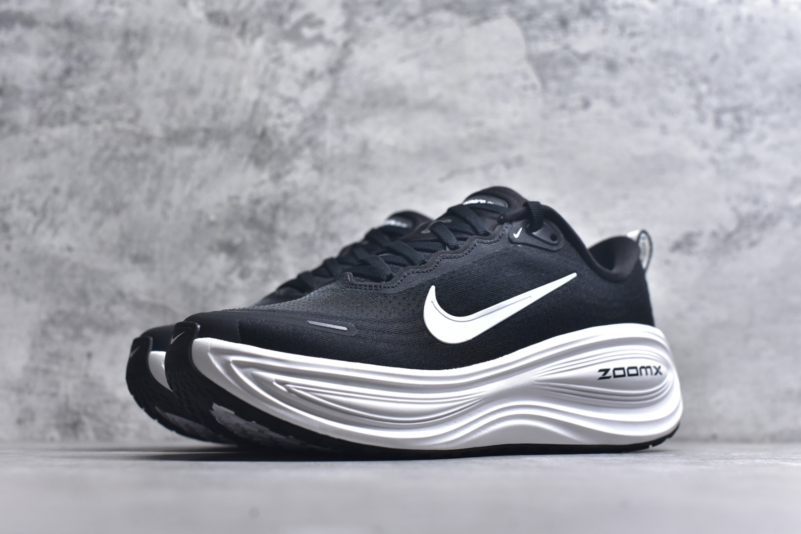 图片[2]-#NIKE VOMERO PLUS V18PLUS 登月 黑白 IH3251-001 男女鞋 36 36.5 37.5 38 38.5 39 40 40.5 41 42 42.5 43 44 44.5 45-选品中心