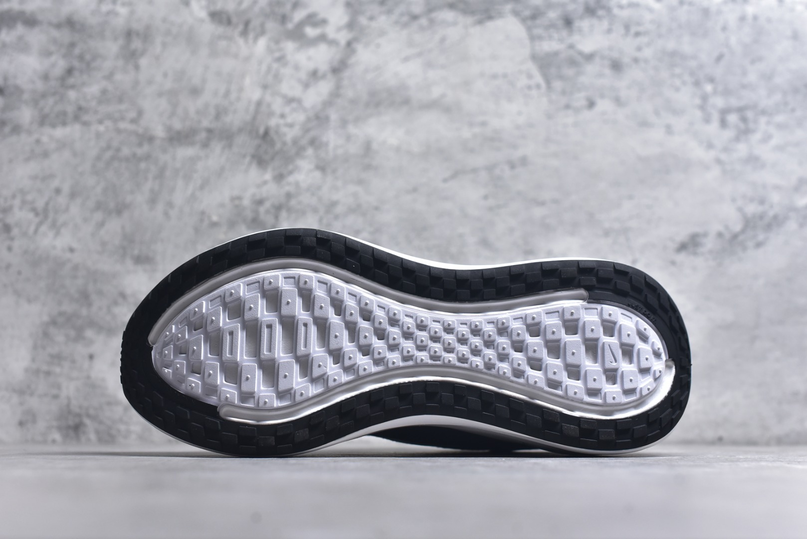 图片[6]-#NIKE VOMERO PLUS V18PLUS 登月 黑白 IH3251-001 男女鞋 36 36.5 37.5 38 38.5 39 40 40.5 41 42 42.5 43 44 44.5 45-选品中心