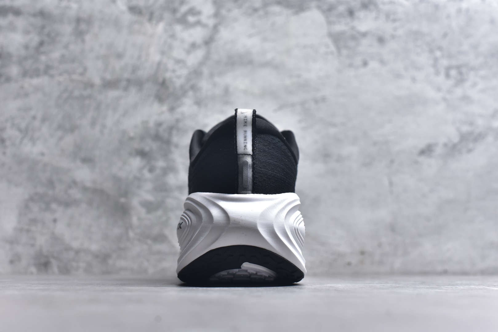 图片[5]-#NIKE VOMERO PLUS V18PLUS 登月 黑白 IH3251-001 男女鞋 36 36.5 37.5 38 38.5 39 40 40.5 41 42 42.5 43 44 44.5 45-选品中心