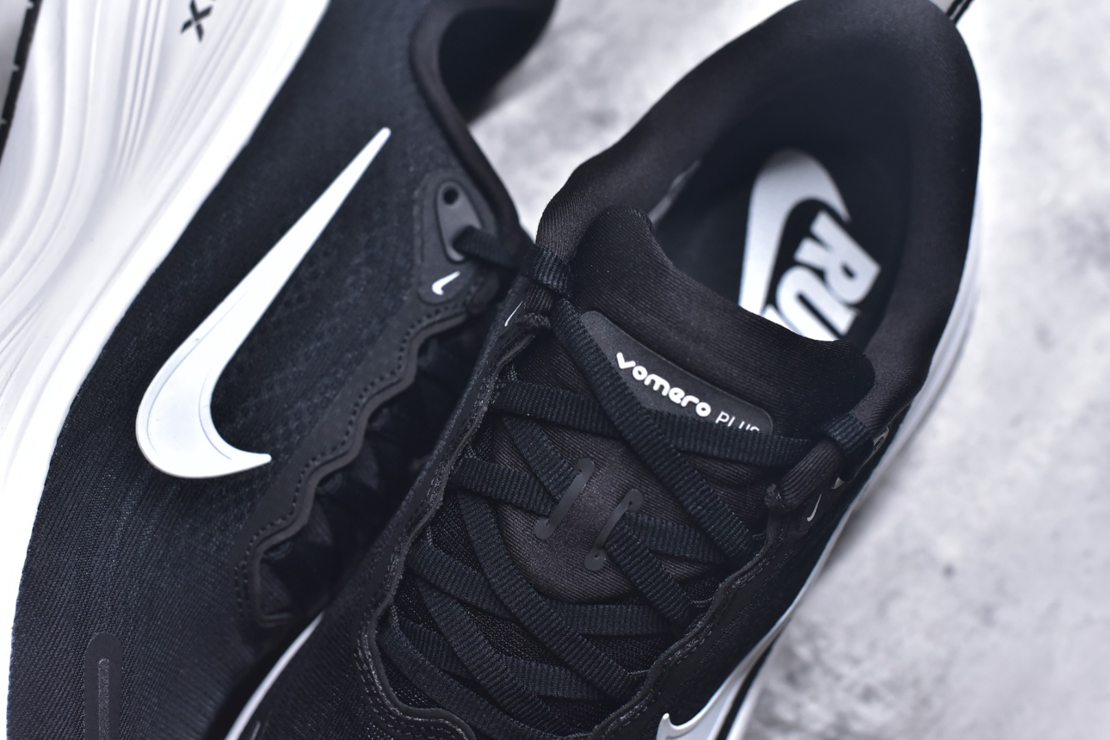 图片[9]-#NIKE VOMERO PLUS V18PLUS 登月 黑白 IH3251-001 男女鞋 36 36.5 37.5 38 38.5 39 40 40.5 41 42 42.5 43 44 44.5 45-选品中心