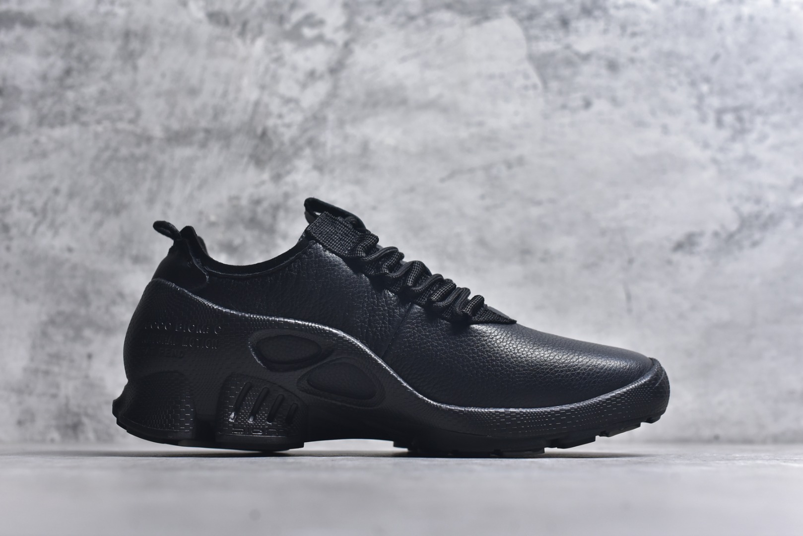 图片[3]-#ECCO爱步运动男鞋 25年新款百搭跑步健身鞋 健步BIOMC25周年全新款式 鞋面采用迪尼玛牛皮 轻盈柔韧耐磨 提供抗撕裂性能 自然律动科技 符合人体工学鞋楦 贴近足部形态 穿着更舒适 直接注塑工艺连接鞋面与鞋底 一体成型 合脚稳固 橡胶外底适应多种地形 抓地耐磨，稳定支撑 完美平衡颜值与性能 拓展穿搭可能性 都市探索 步履悠然 货号： 8004442135 尺码：40 41 42 43 44 （正常码）-选品中心