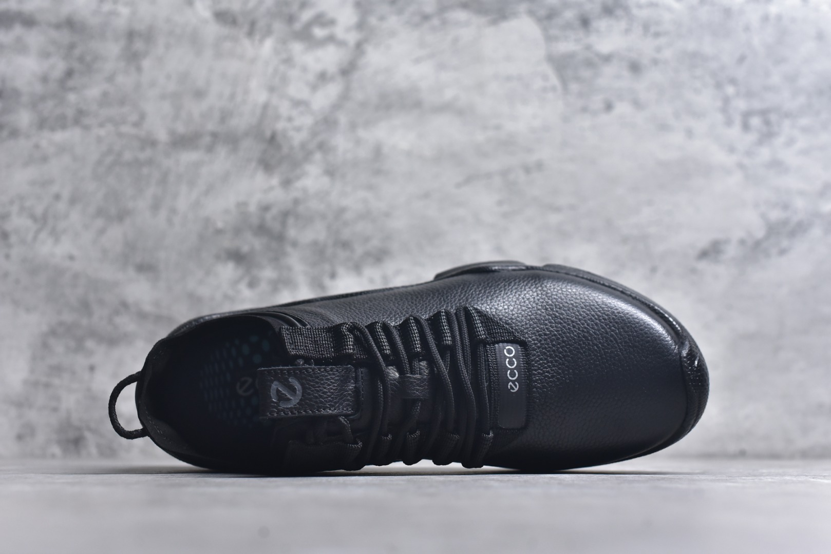 图片[4]-#ECCO爱步运动男鞋 25年新款百搭跑步健身鞋 健步BIOMC25周年全新款式 鞋面采用迪尼玛牛皮 轻盈柔韧耐磨 提供抗撕裂性能 自然律动科技 符合人体工学鞋楦 贴近足部形态 穿着更舒适 直接注塑工艺连接鞋面与鞋底 一体成型 合脚稳固 橡胶外底适应多种地形 抓地耐磨，稳定支撑 完美平衡颜值与性能 拓展穿搭可能性 都市探索 步履悠然 货号： 8004442135 尺码：40 41 42 43 44 （正常码）-选品中心