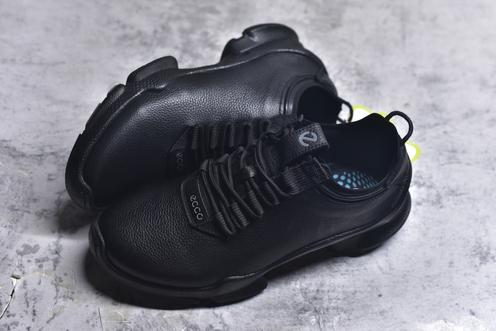 图片[7]-#ECCO爱步运动男鞋 25年新款百搭跑步健身鞋 健步BIOMC25周年全新款式 鞋面采用迪尼玛牛皮 轻盈柔韧耐磨 提供抗撕裂性能 自然律动科技 符合人体工学鞋楦 贴近足部形态 穿着更舒适 直接注塑工艺连接鞋面与鞋底 一体成型 合脚稳固 橡胶外底适应多种地形 抓地耐磨，稳定支撑 完美平衡颜值与性能 拓展穿搭可能性 都市探索 步履悠然 货号： 8004442135 尺码：40 41 42 43 44 （正常码）-选品中心