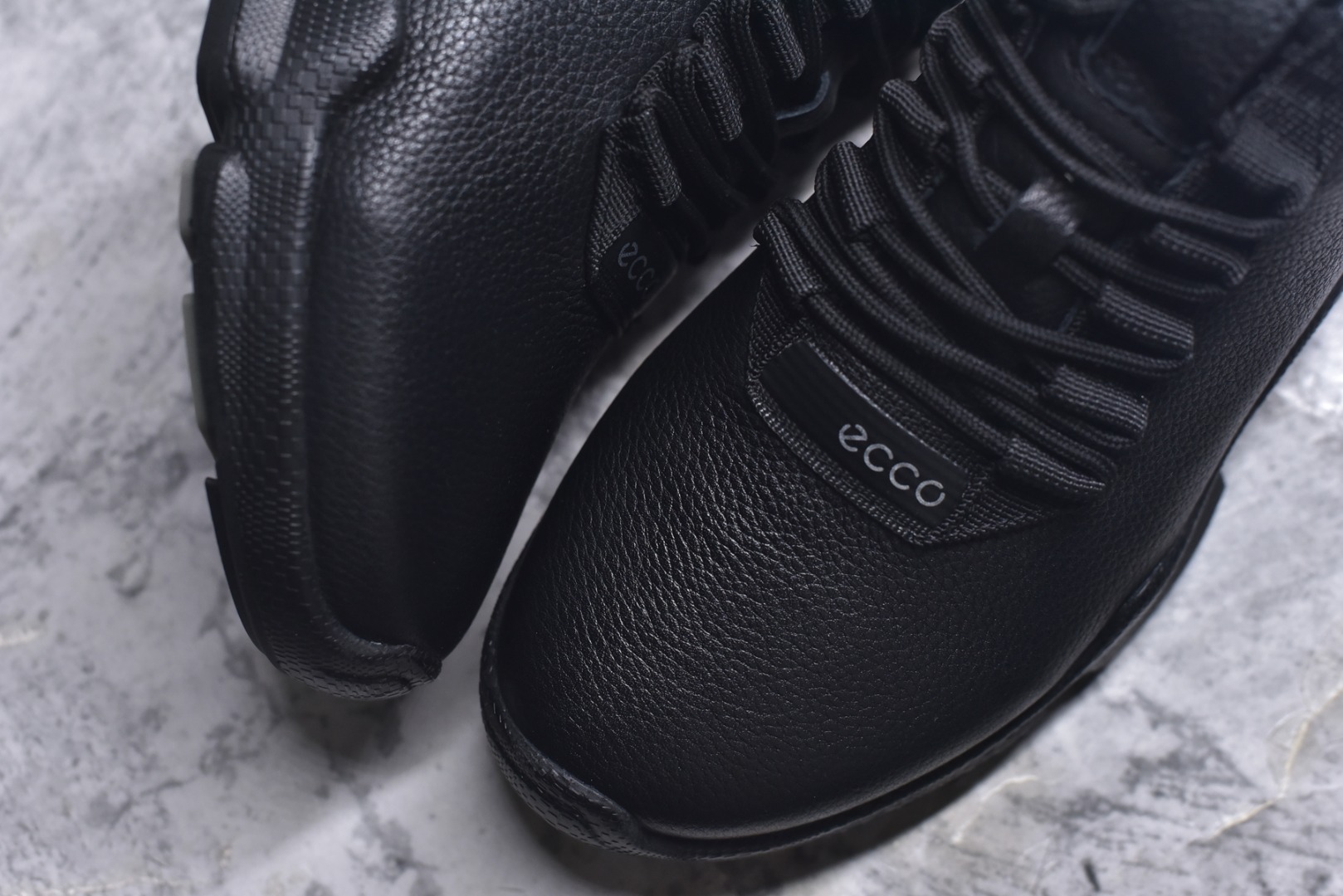 图片[8]-#ECCO爱步运动男鞋 25年新款百搭跑步健身鞋 健步BIOMC25周年全新款式 鞋面采用迪尼玛牛皮 轻盈柔韧耐磨 提供抗撕裂性能 自然律动科技 符合人体工学鞋楦 贴近足部形态 穿着更舒适 直接注塑工艺连接鞋面与鞋底 一体成型 合脚稳固 橡胶外底适应多种地形 抓地耐磨，稳定支撑 完美平衡颜值与性能 拓展穿搭可能性 都市探索 步履悠然 货号： 8004442135 尺码：40 41 42 43 44 （正常码）-选品中心