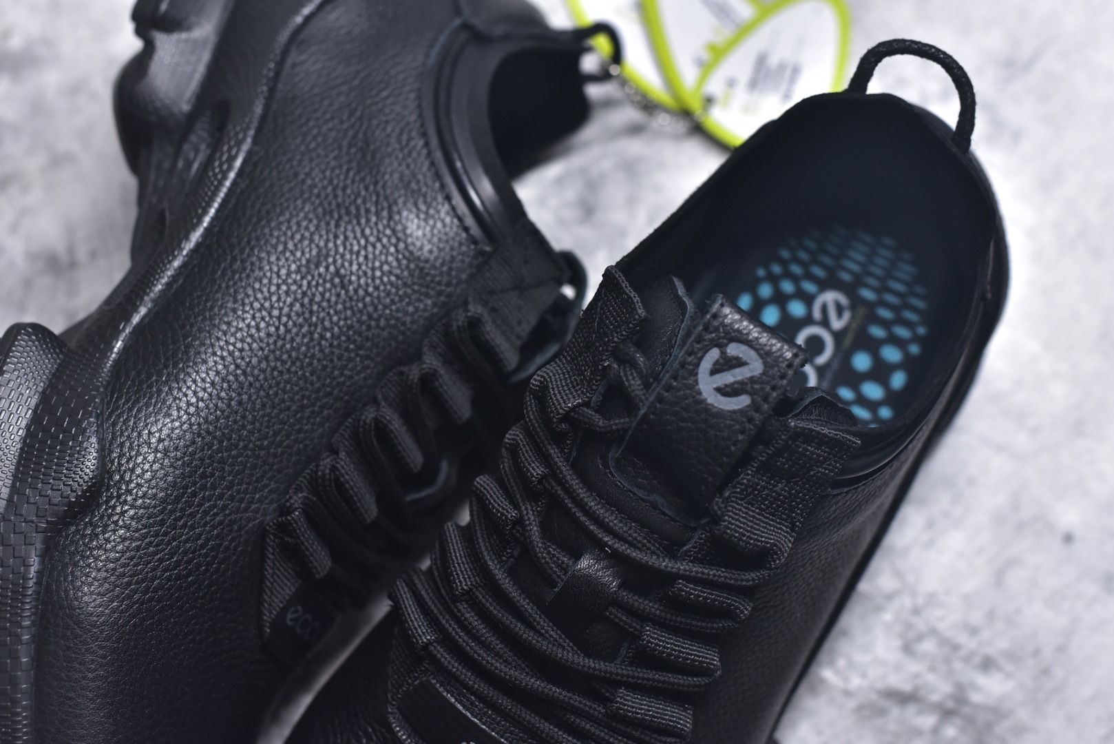 图片[9]-#ECCO爱步运动男鞋 25年新款百搭跑步健身鞋 健步BIOMC25周年全新款式 鞋面采用迪尼玛牛皮 轻盈柔韧耐磨 提供抗撕裂性能 自然律动科技 符合人体工学鞋楦 贴近足部形态 穿着更舒适 直接注塑工艺连接鞋面与鞋底 一体成型 合脚稳固 橡胶外底适应多种地形 抓地耐磨，稳定支撑 完美平衡颜值与性能 拓展穿搭可能性 都市探索 步履悠然 货号： 8004442135 尺码：40 41 42 43 44 （正常码）-选品中心