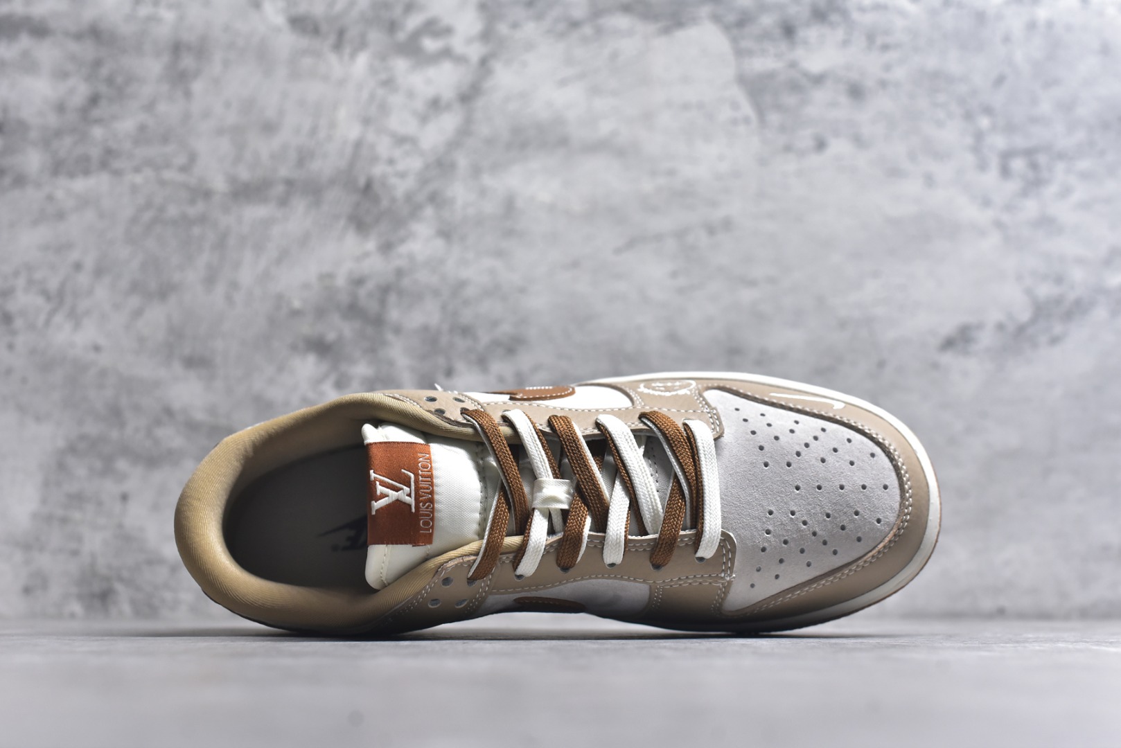 图片[4]-#Nike SB Dunk 斯图西 LV 三方联名——卡其棕 高端定制 低帮休闲板鞋 定制鞋盒 大厂纯原品质出货 超高清洁度 高级麂皮 皮料切割干净无任何毛边 细节完美 货号：SG6688-005 尺码：36 36.5 37.5 38 38.5 39 40 40.5 41 42 42.5 43 44 44.5 45-选品中心