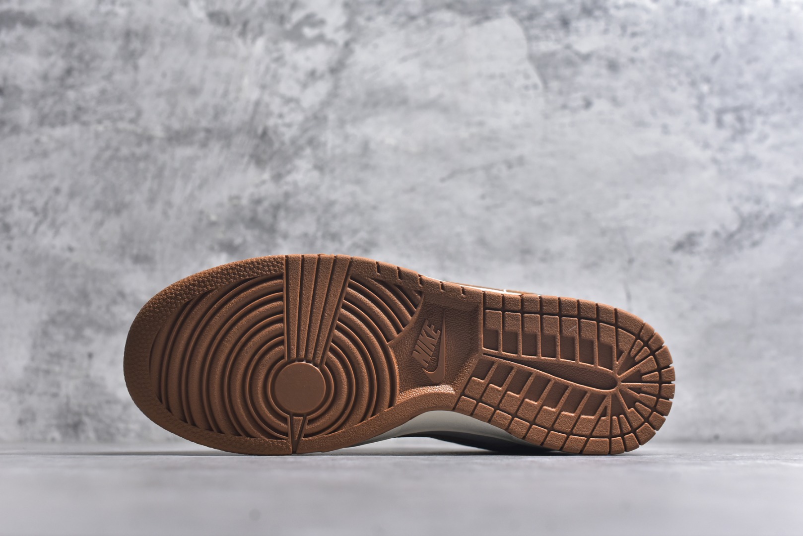 图片[6]-#Nike SB Dunk 斯图西 LV 三方联名——卡其棕 高端定制 低帮休闲板鞋 定制鞋盒 大厂纯原品质出货 超高清洁度 高级麂皮 皮料切割干净无任何毛边 细节完美 货号：SG6688-005 尺码：36 36.5 37.5 38 38.5 39 40 40.5 41 42 42.5 43 44 44.5 45-选品中心