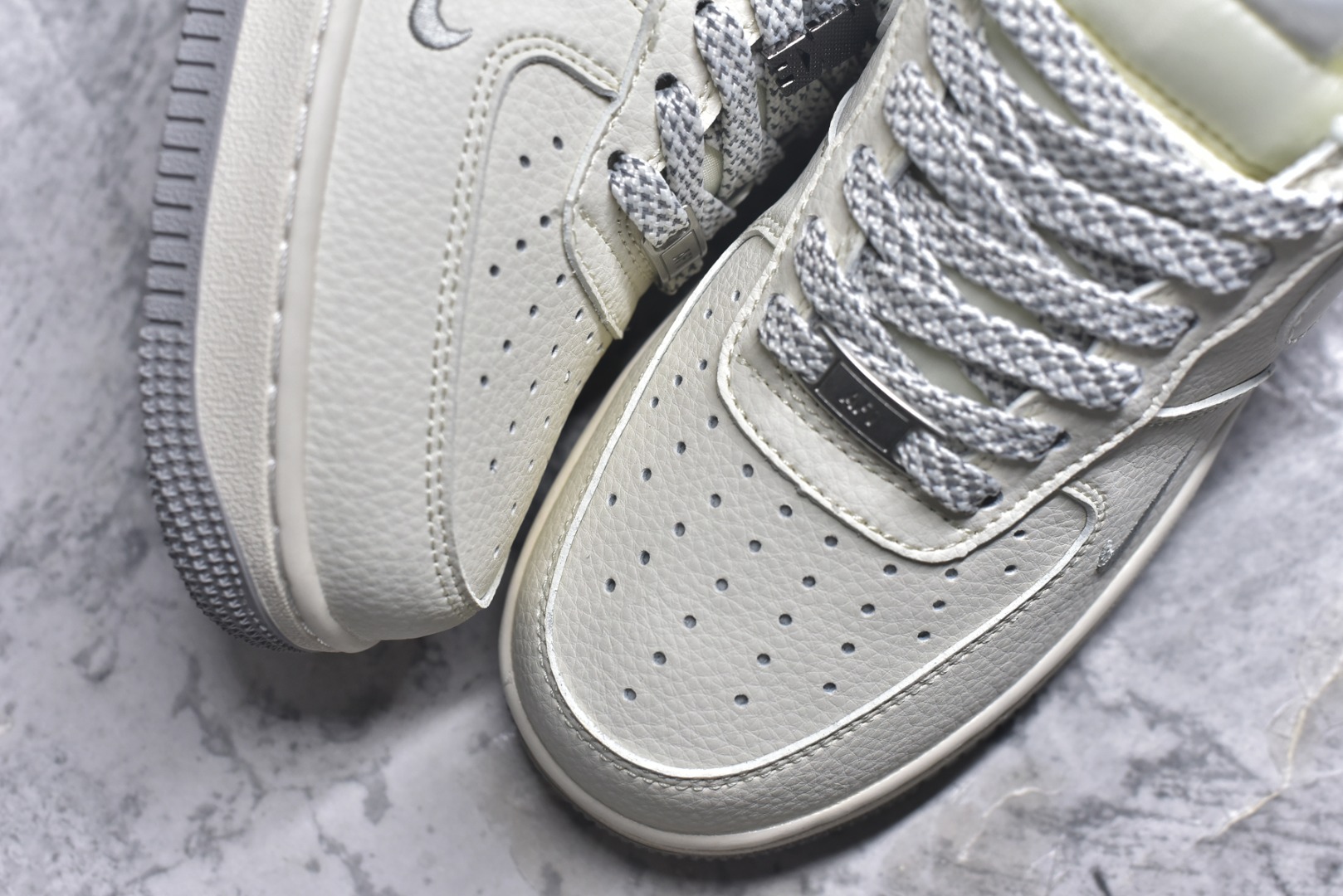 图片[8]-#海外限量发售！公司级NIke Air Force 1 \’07 Low “NIKE——米灰满天星”空军一号 低帮 运动鞋 休闲鞋 折边针车 工艺难度大 原楦头原纸板 原装鞋盒 定制五金配件 内置全掌气垫 原厂鞋底 货号：XX3168-185 尺码：36 36.5 37.5 38 38.5 39 40 40.5 41 42 42.5 43 44 44.5 45-选品中心